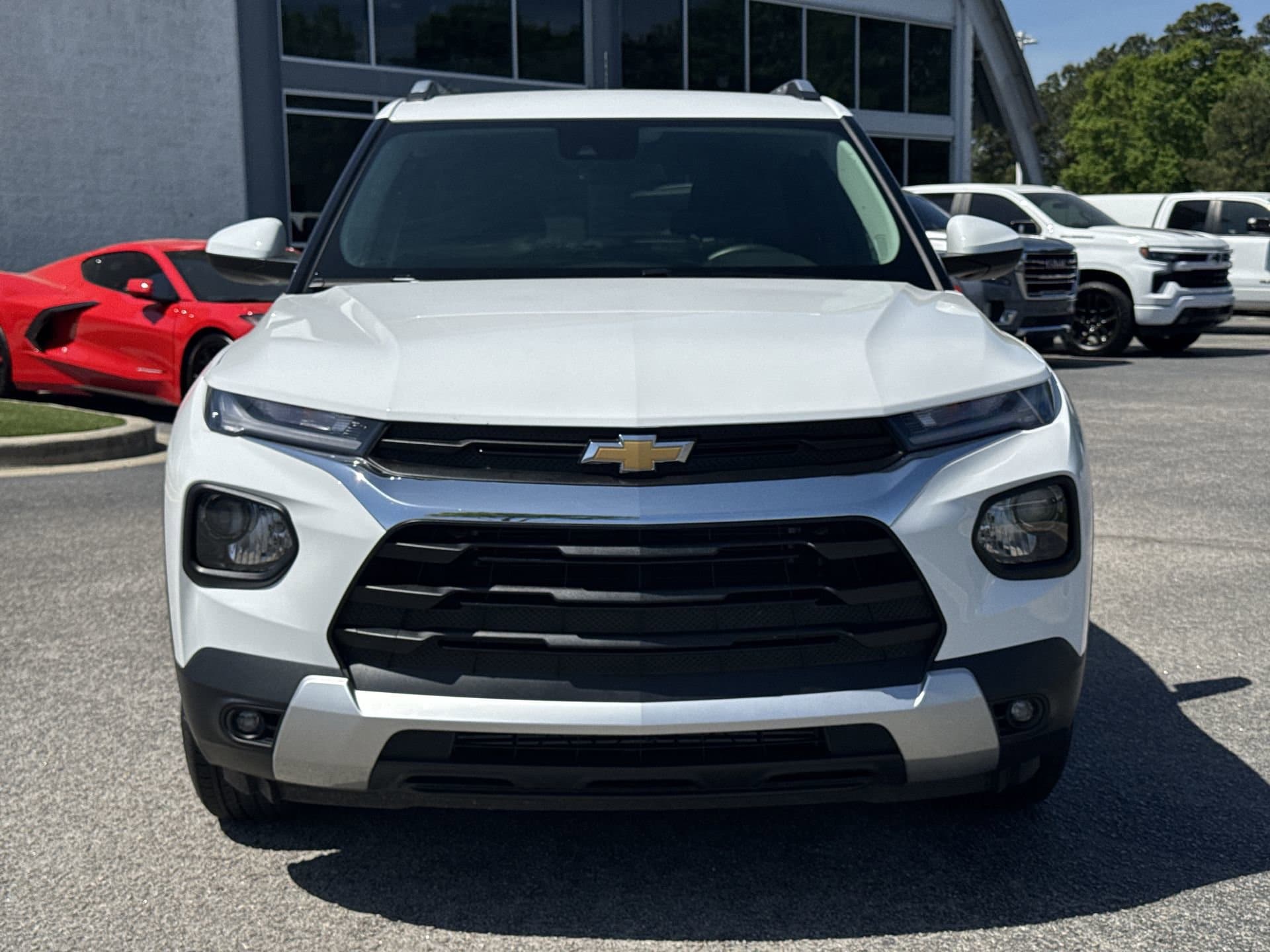 2023 Chevrolet Trailblazer LT photo 2