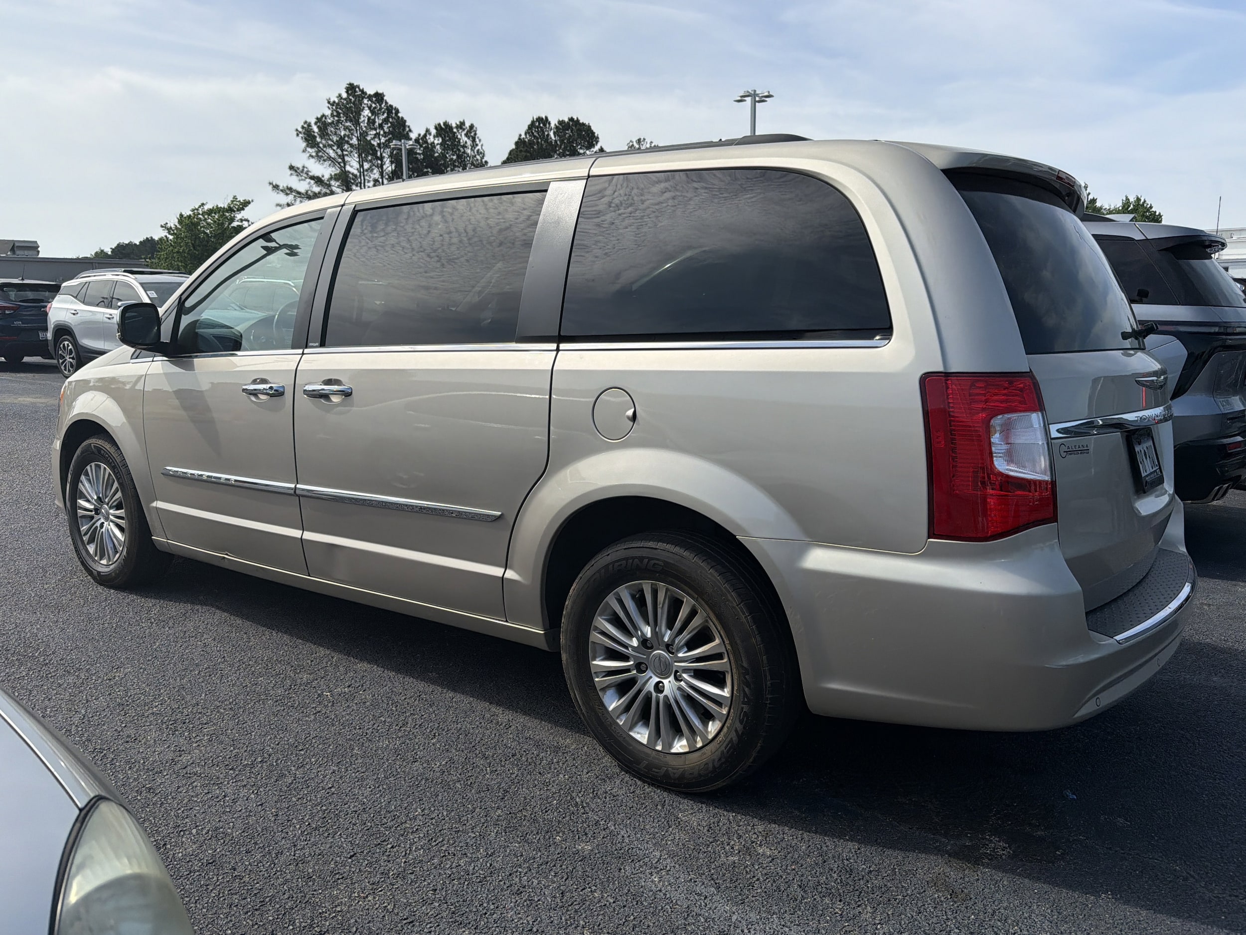 2013 Chrysler Town & Country Touring-L photo 5