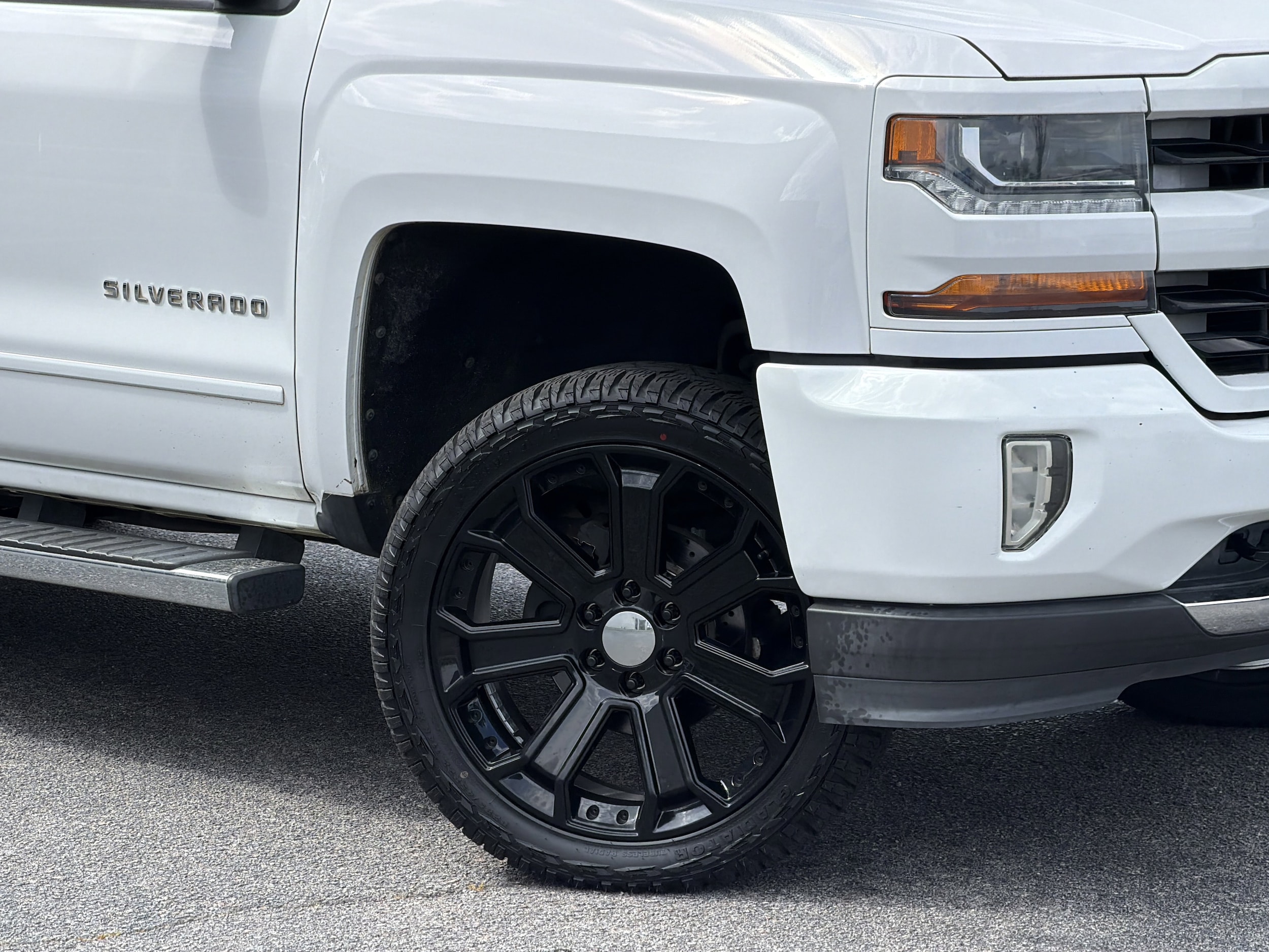 2016 Chevrolet Silverado 1500 LT photo 2
