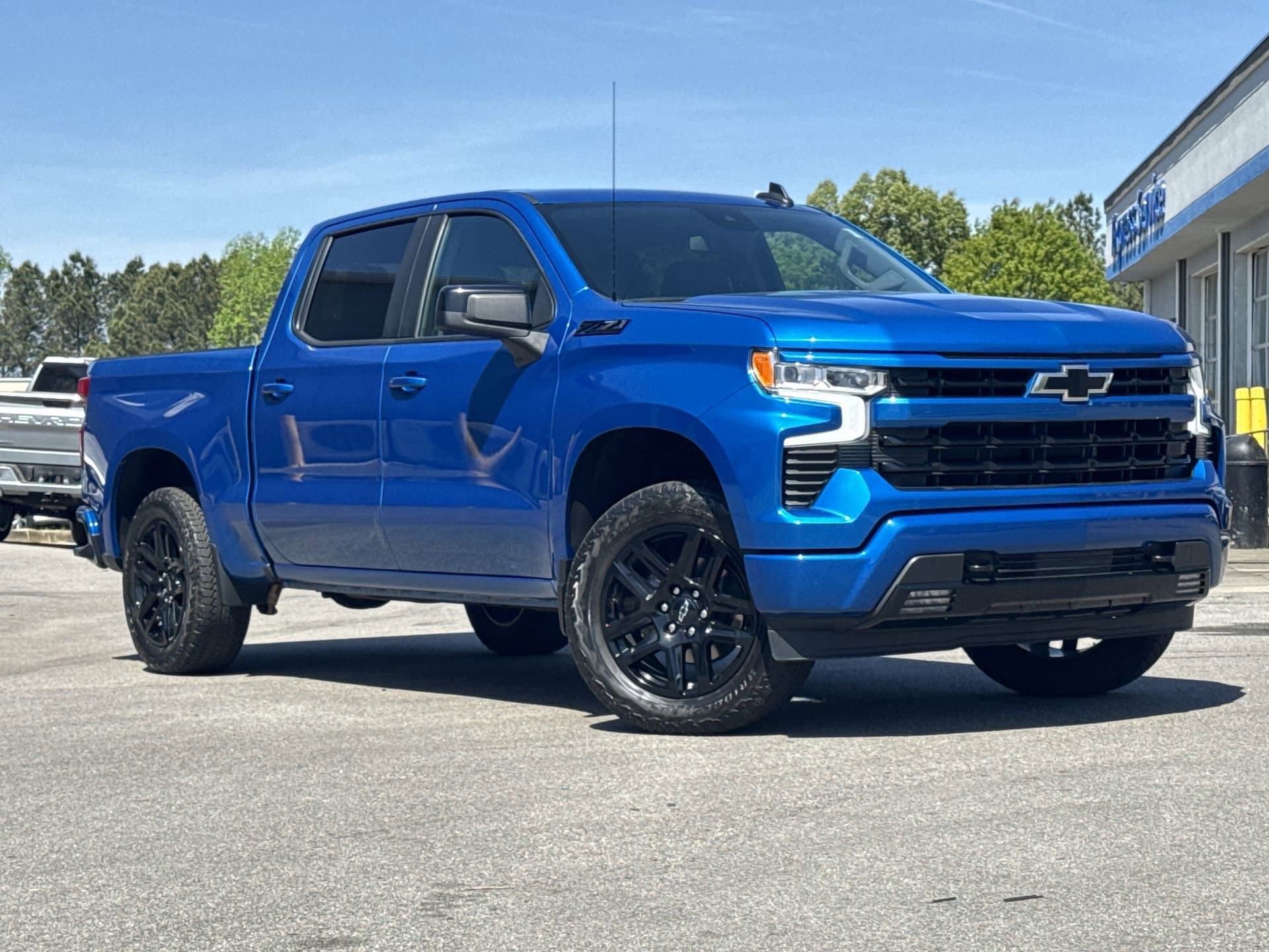 2023 Chevrolet Silverado 1500 RST photo 2