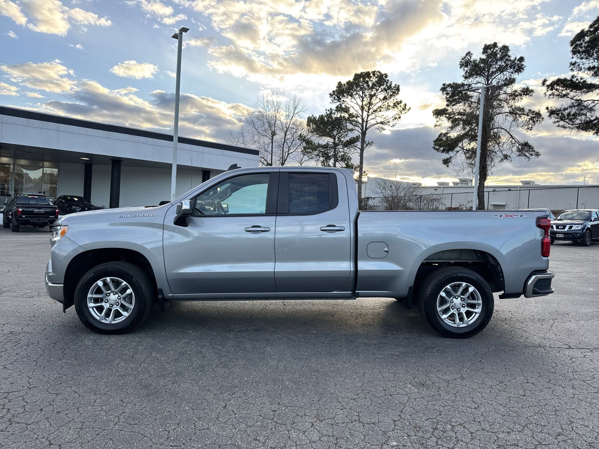 2024 Chevrolet Silverado 1500 LT photo 5