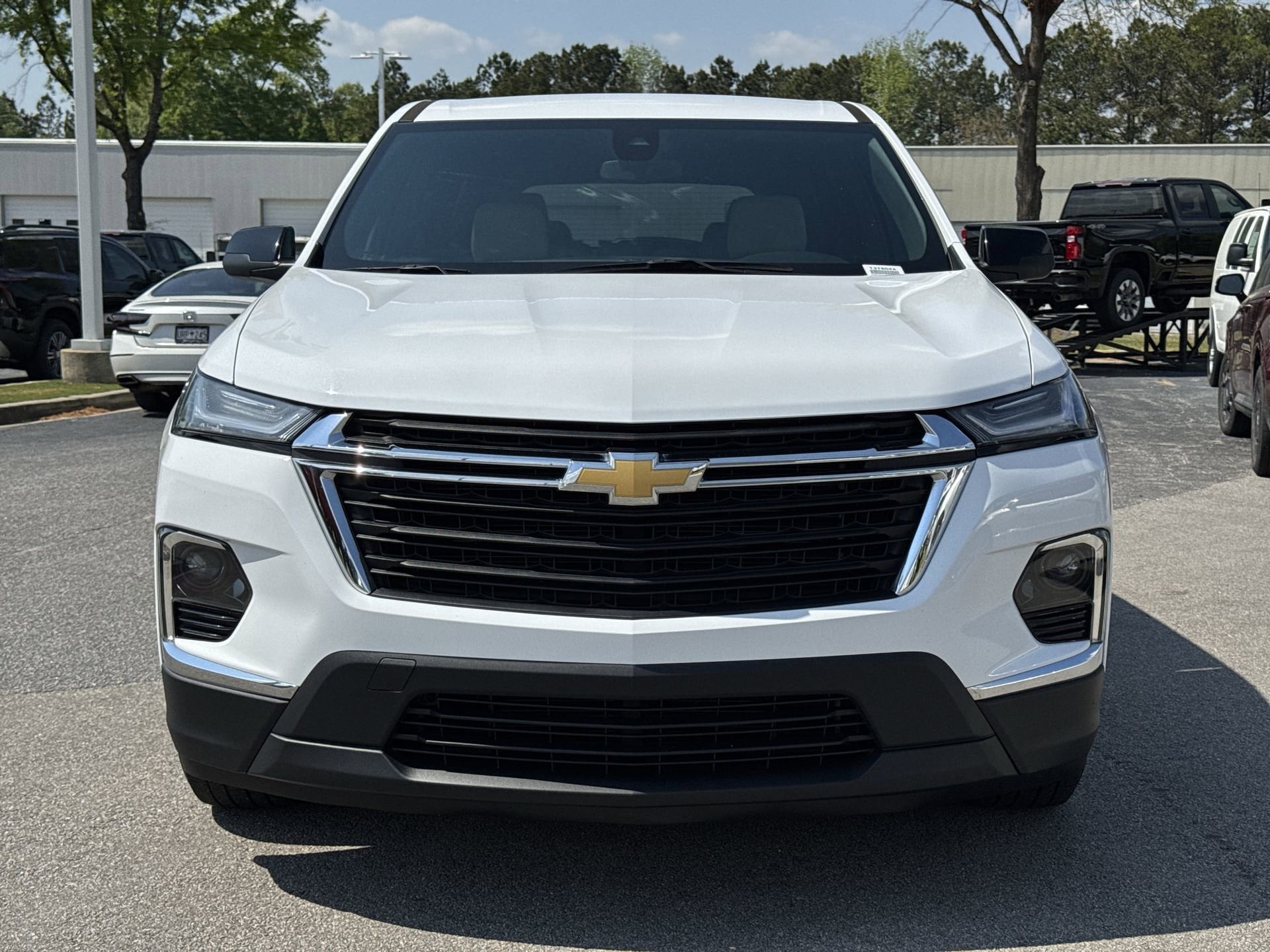 2023 Chevrolet Traverse LS photo 2