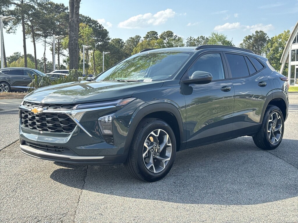 Used 2025 Chevrolet Trax LT SUV