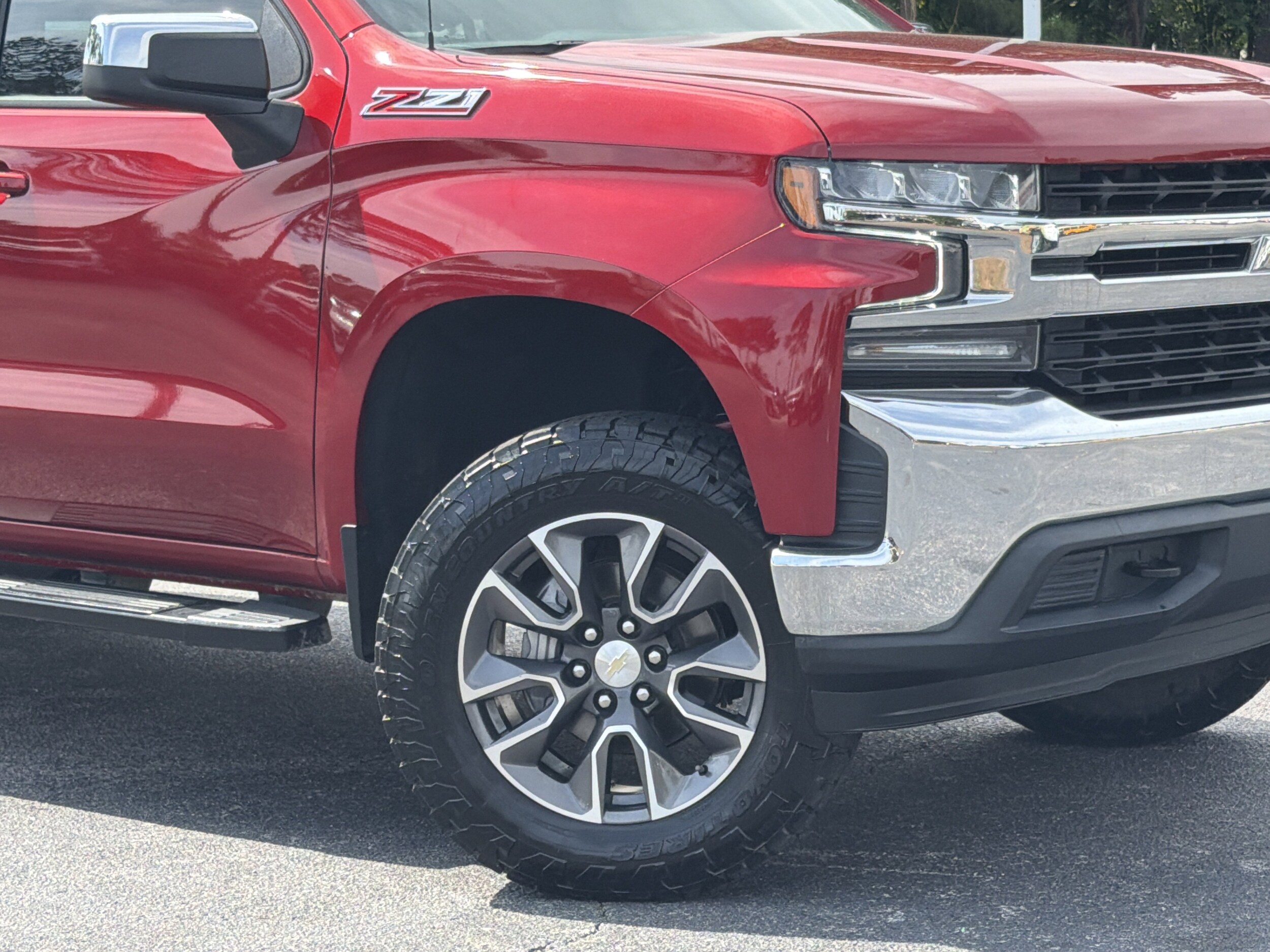 2021 Chevrolet Silverado 1500 LT photo 2