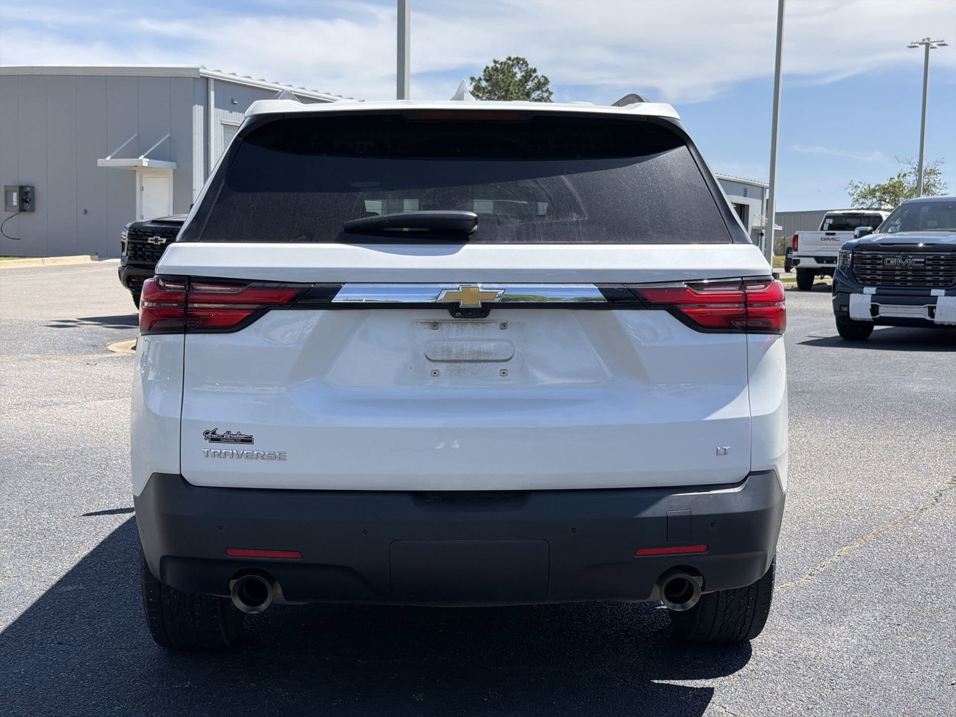2022 Chevrolet Traverse LT Leather photo 3