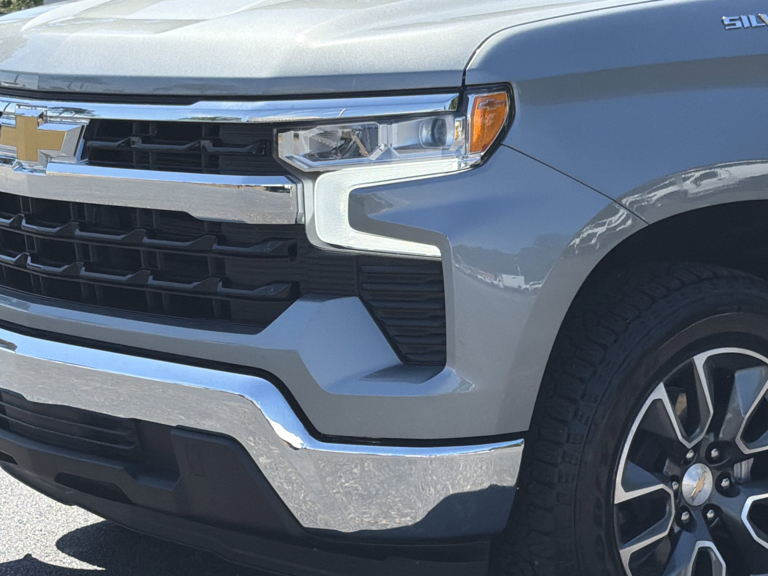 2025 Chevrolet Silverado 1500 LT photo 6
