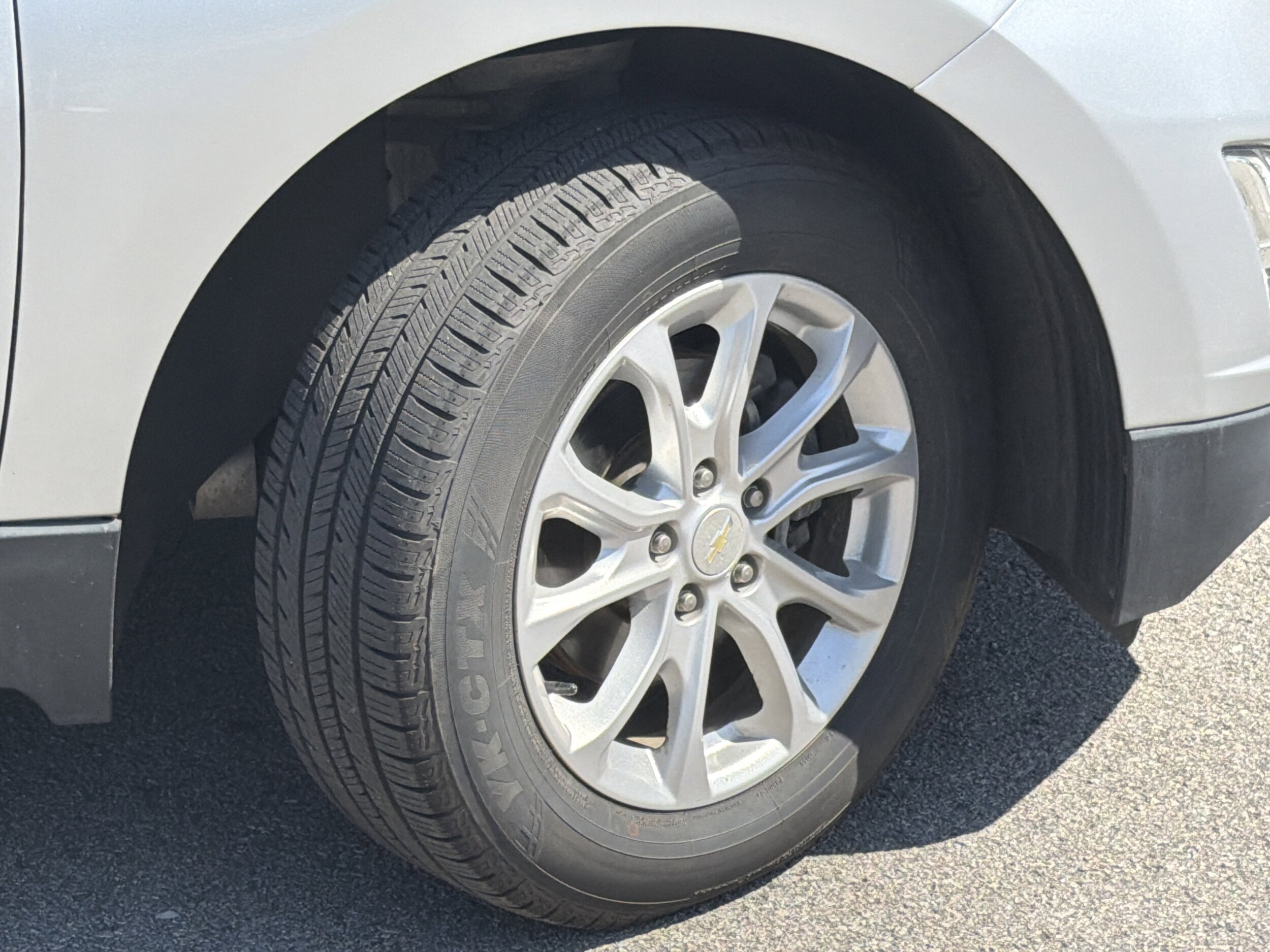 2020 Chevrolet Equinox LS photo 4