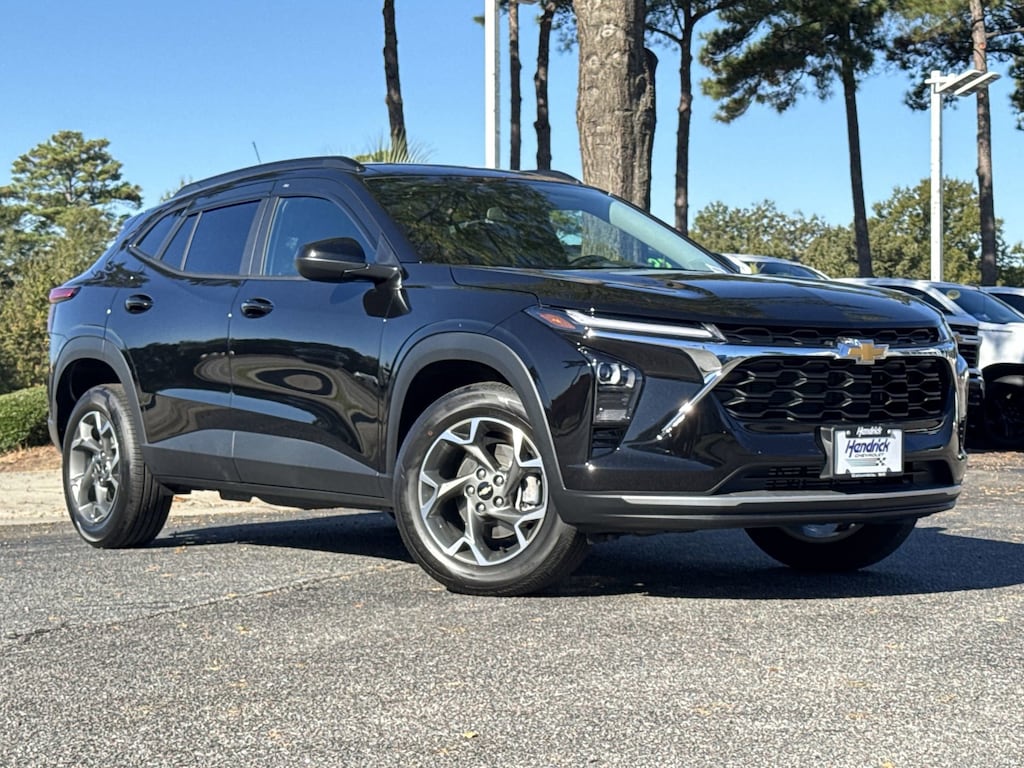 Used 2025 Chevrolet Trax LT SUV