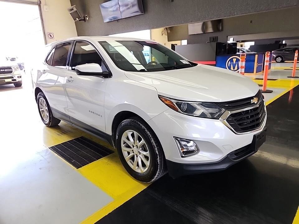 2018 Chevrolet Equinox LT photo 2