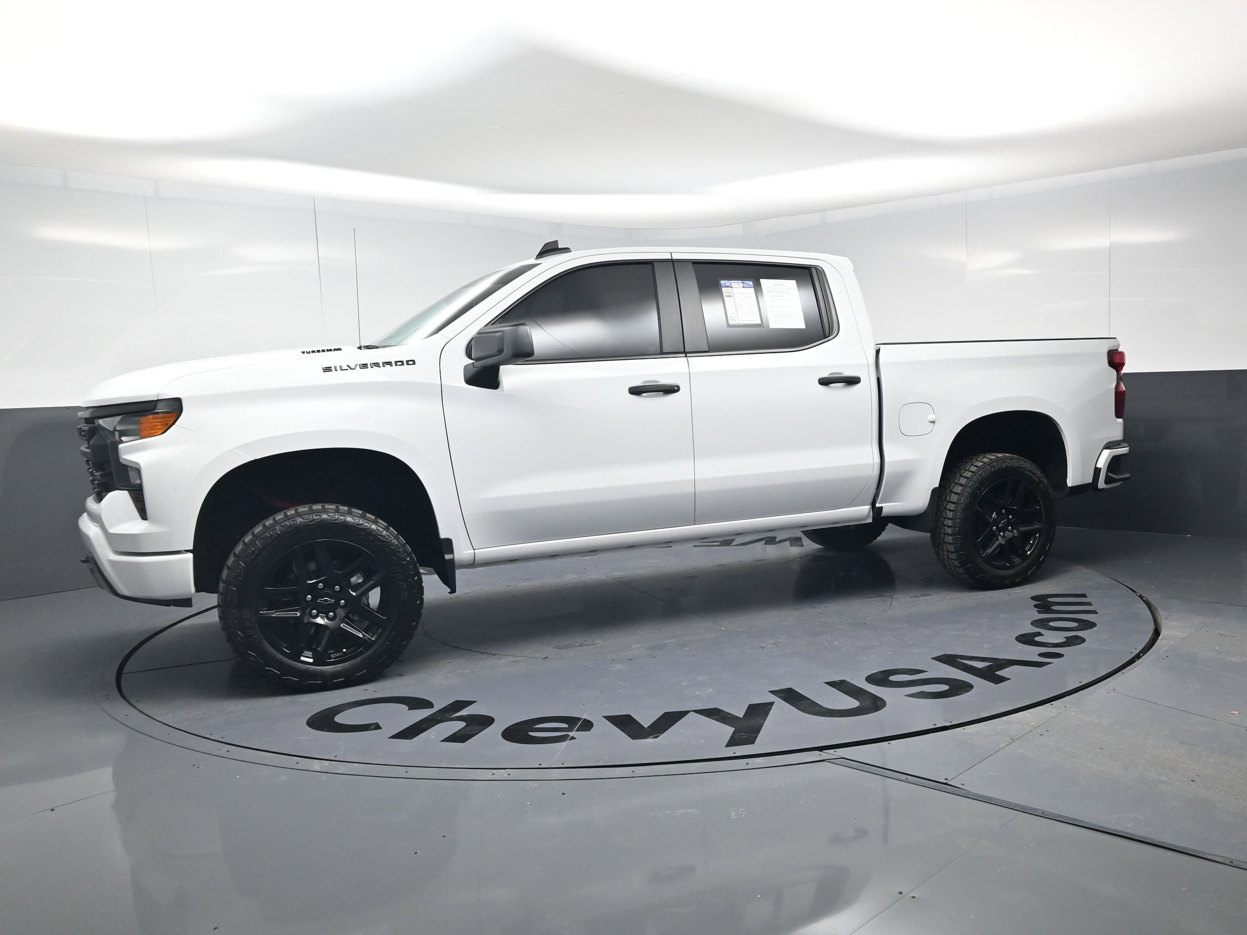 2025 Chevrolet Silverado 1500 Custom photo 4