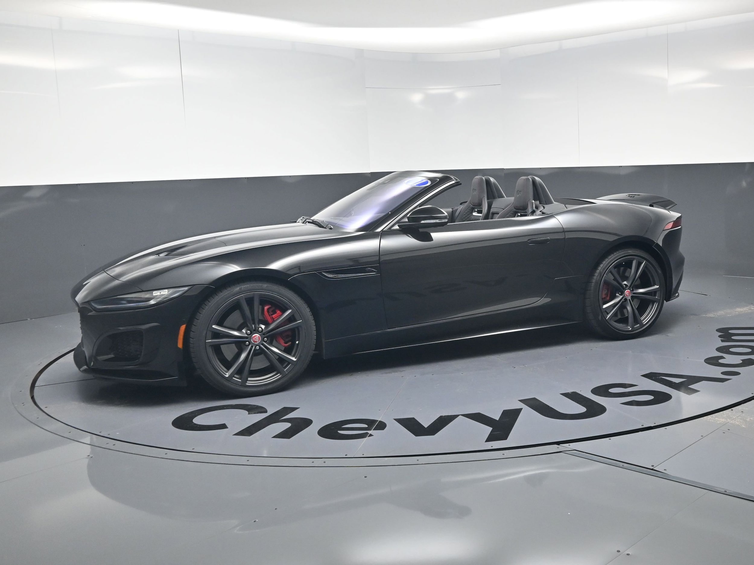 2021 Jaguar F-TYPE R photo 4