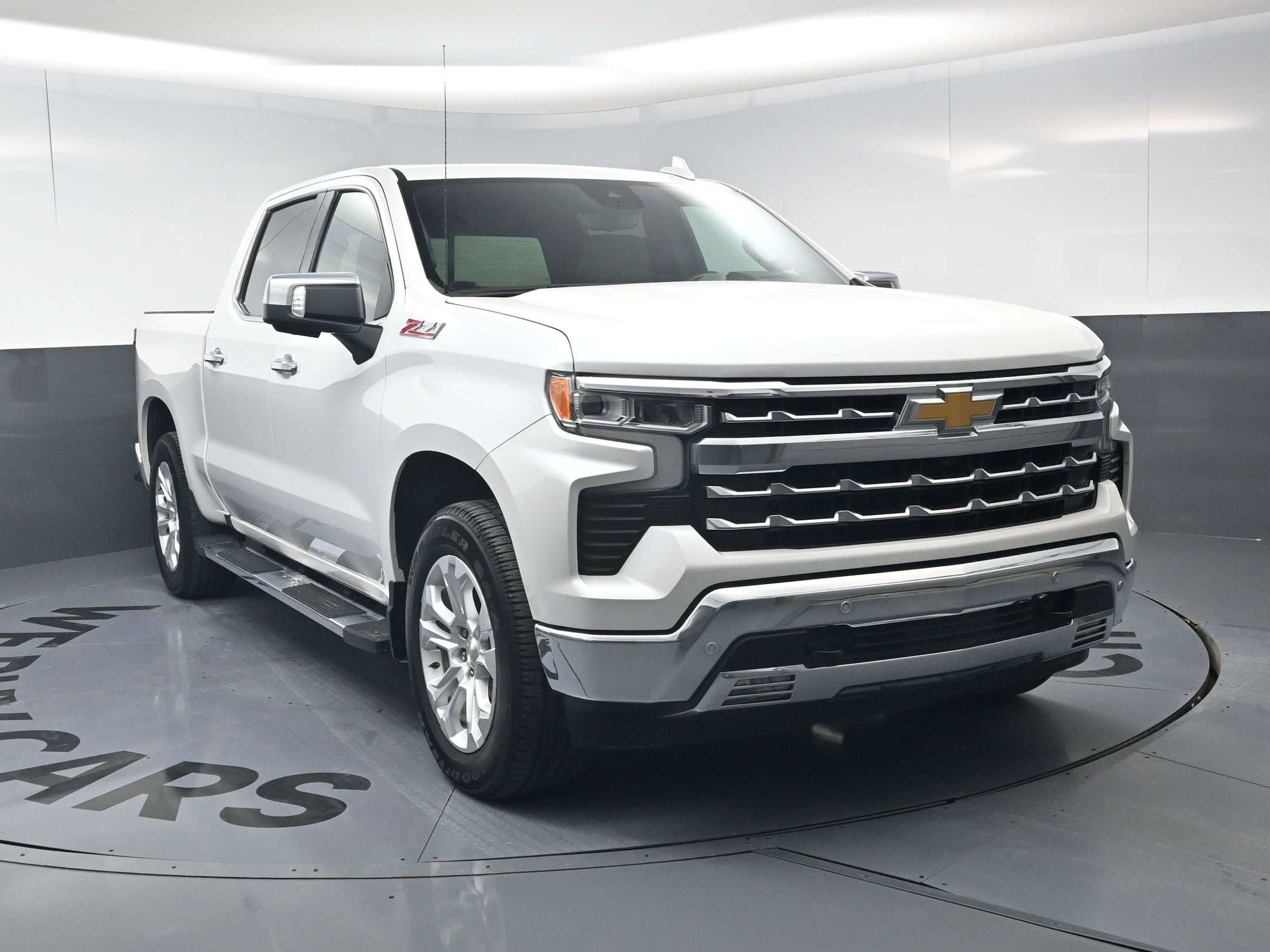 2022 Chevrolet Silverado 1500 LTZ photo 2