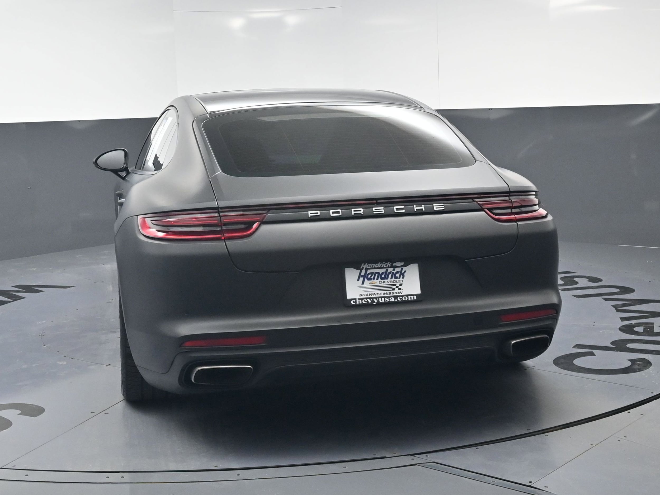 2018 Porsche Panamera 4 Executive photo 6