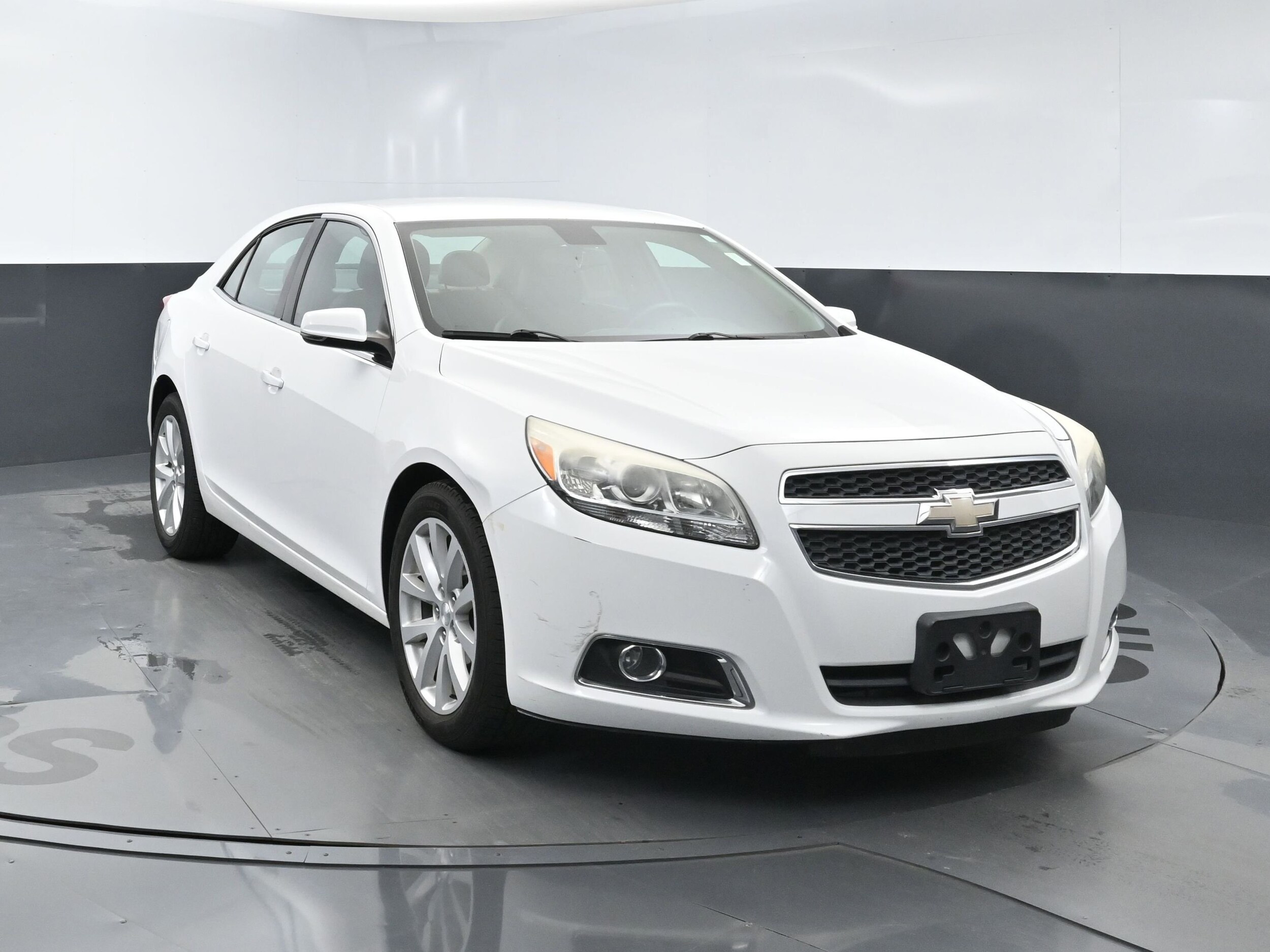 2013 Chevrolet Malibu 2LT photo 2