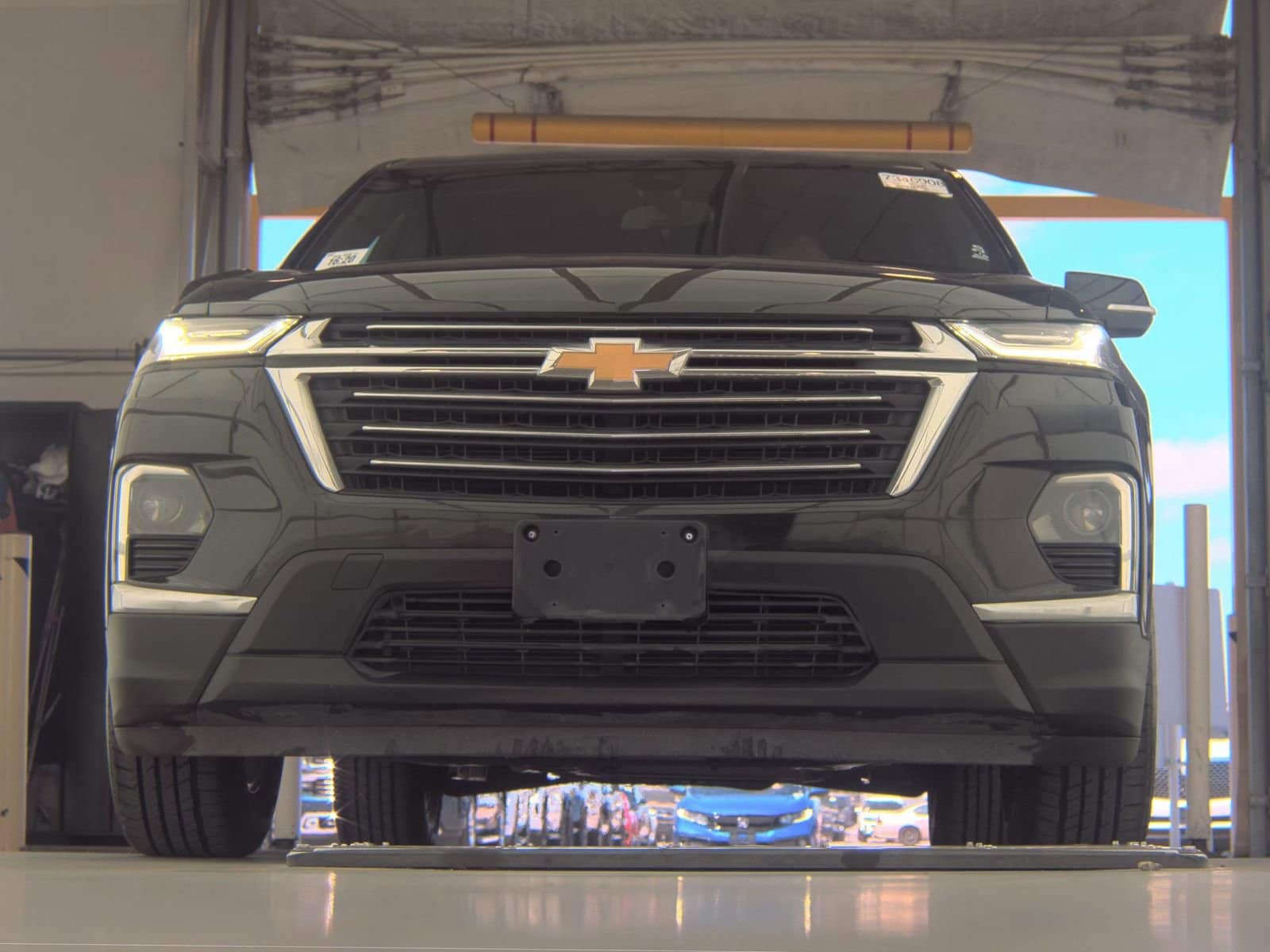 2023 Chevrolet Traverse LT Cloth photo 2