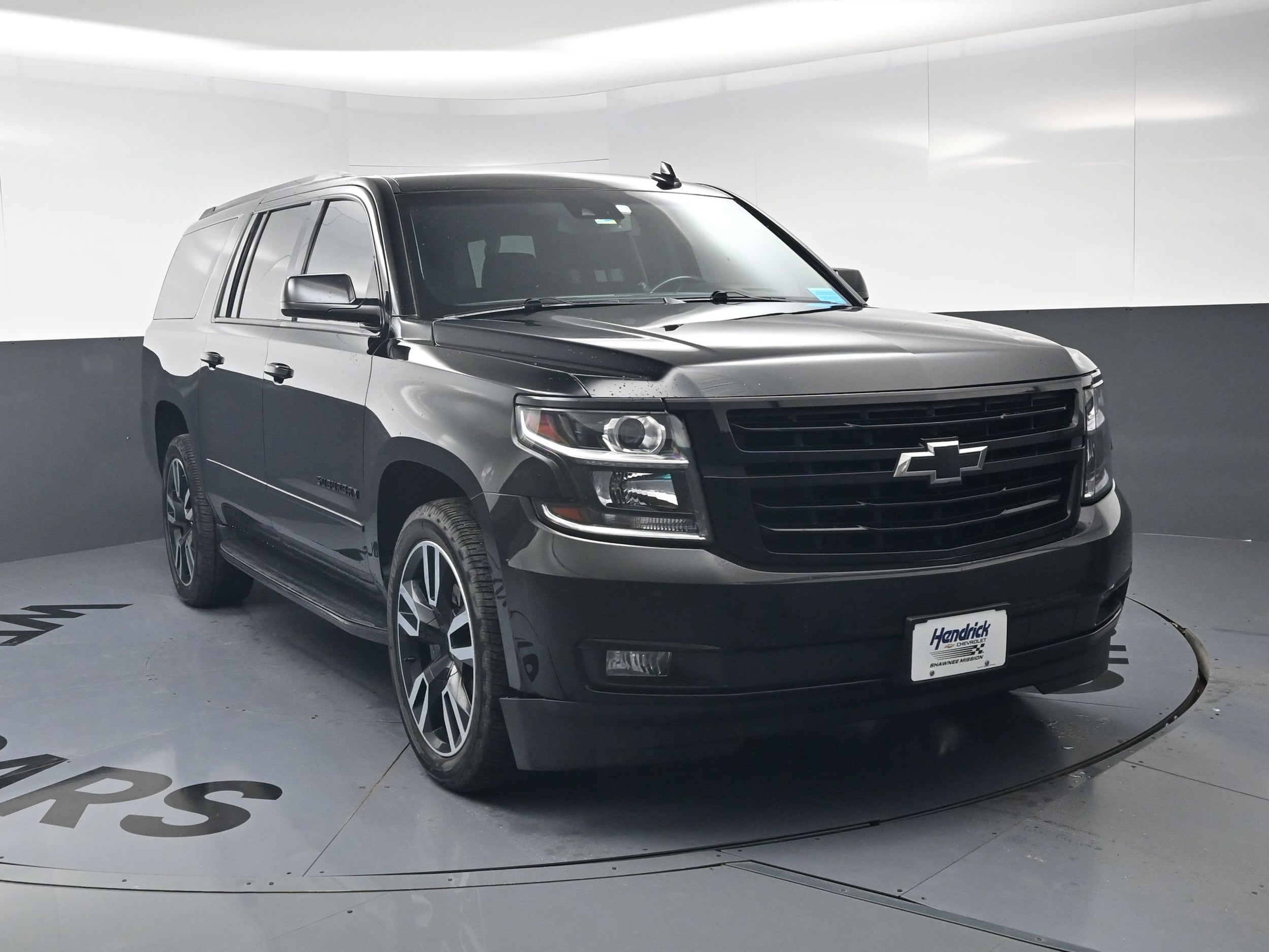 2019 Chevrolet Suburban Premier photo 2