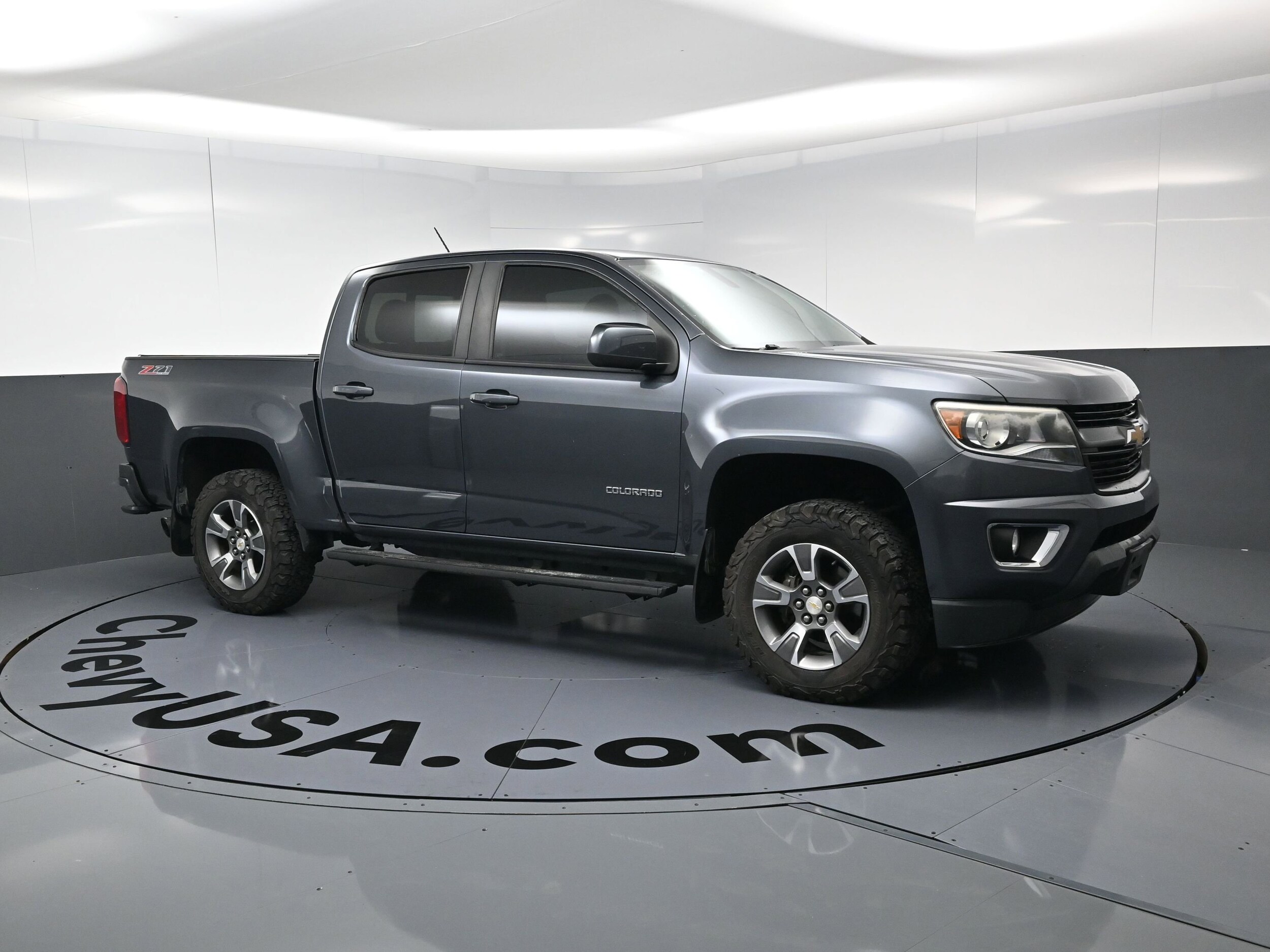 2017 Chevrolet Colorado Z71 photo 2
