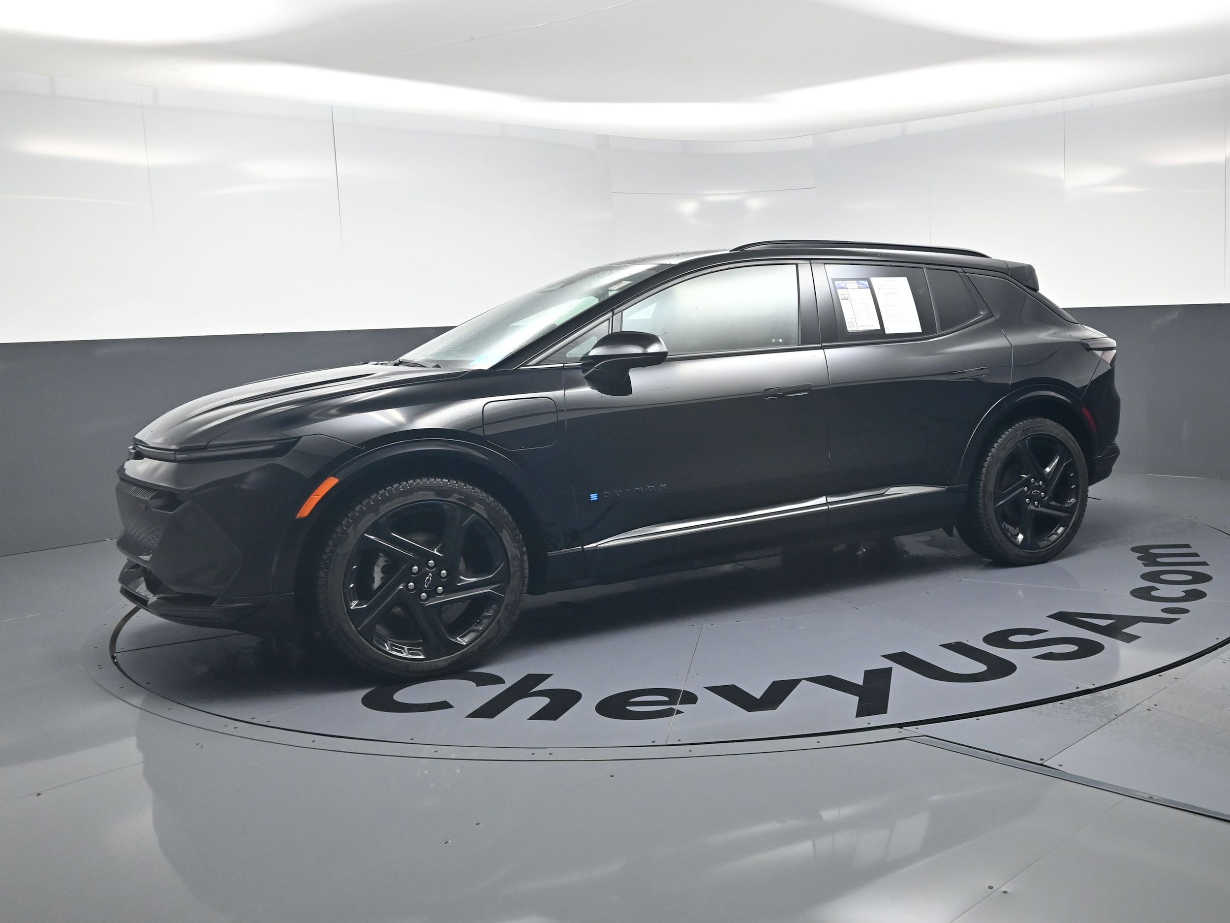 2024 Chevrolet Equinox EV RS photo 5