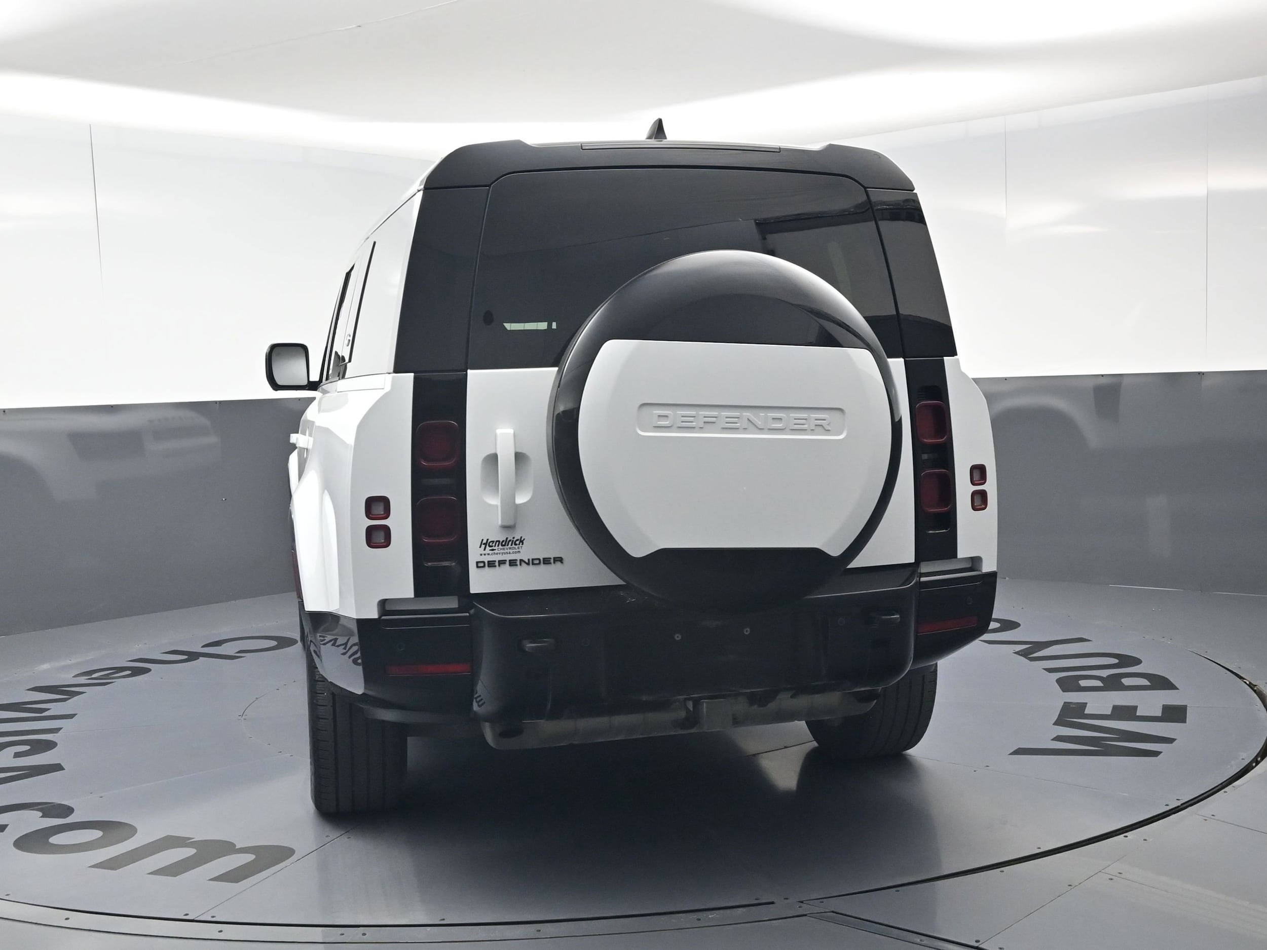 2024 Land Rover Defender X-Dynamic SE photo 6