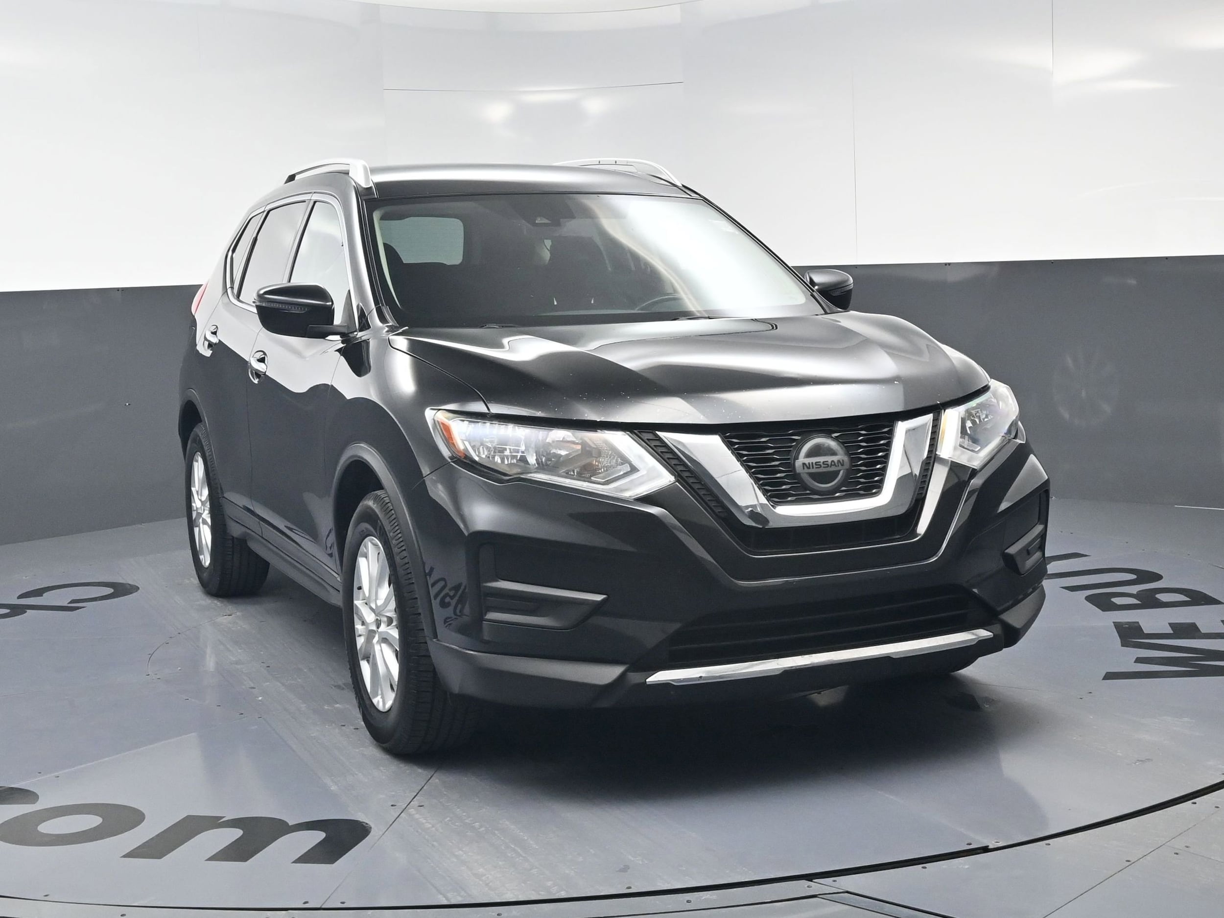 2020 Nissan Rogue SV photo 2