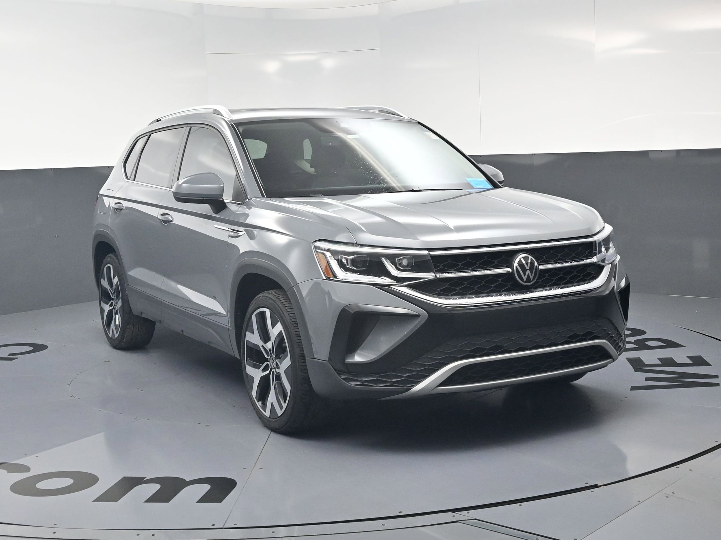 2022 Volkswagen Taos SEL photo 2