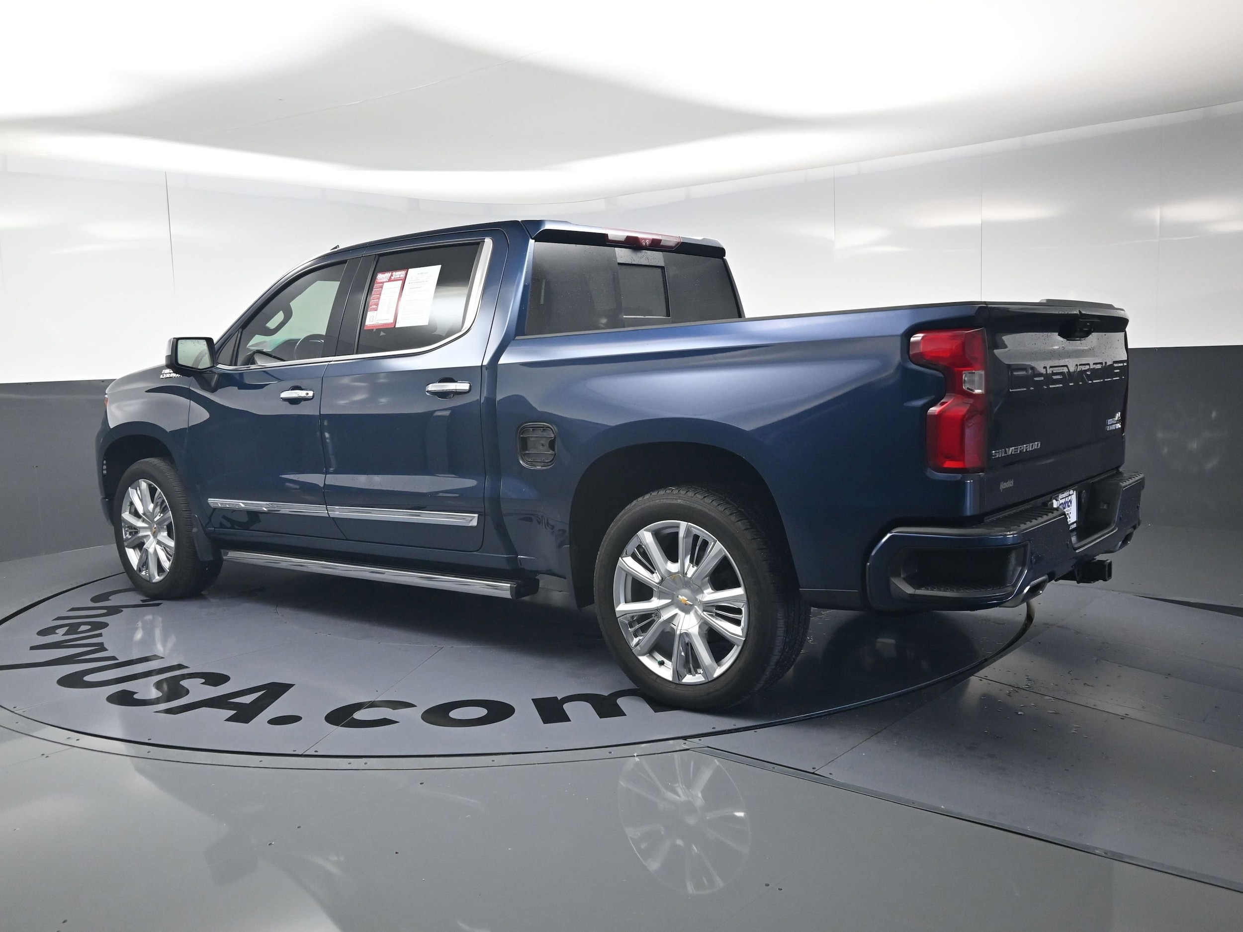 2023 Chevrolet Silverado 1500 High Country photo 5