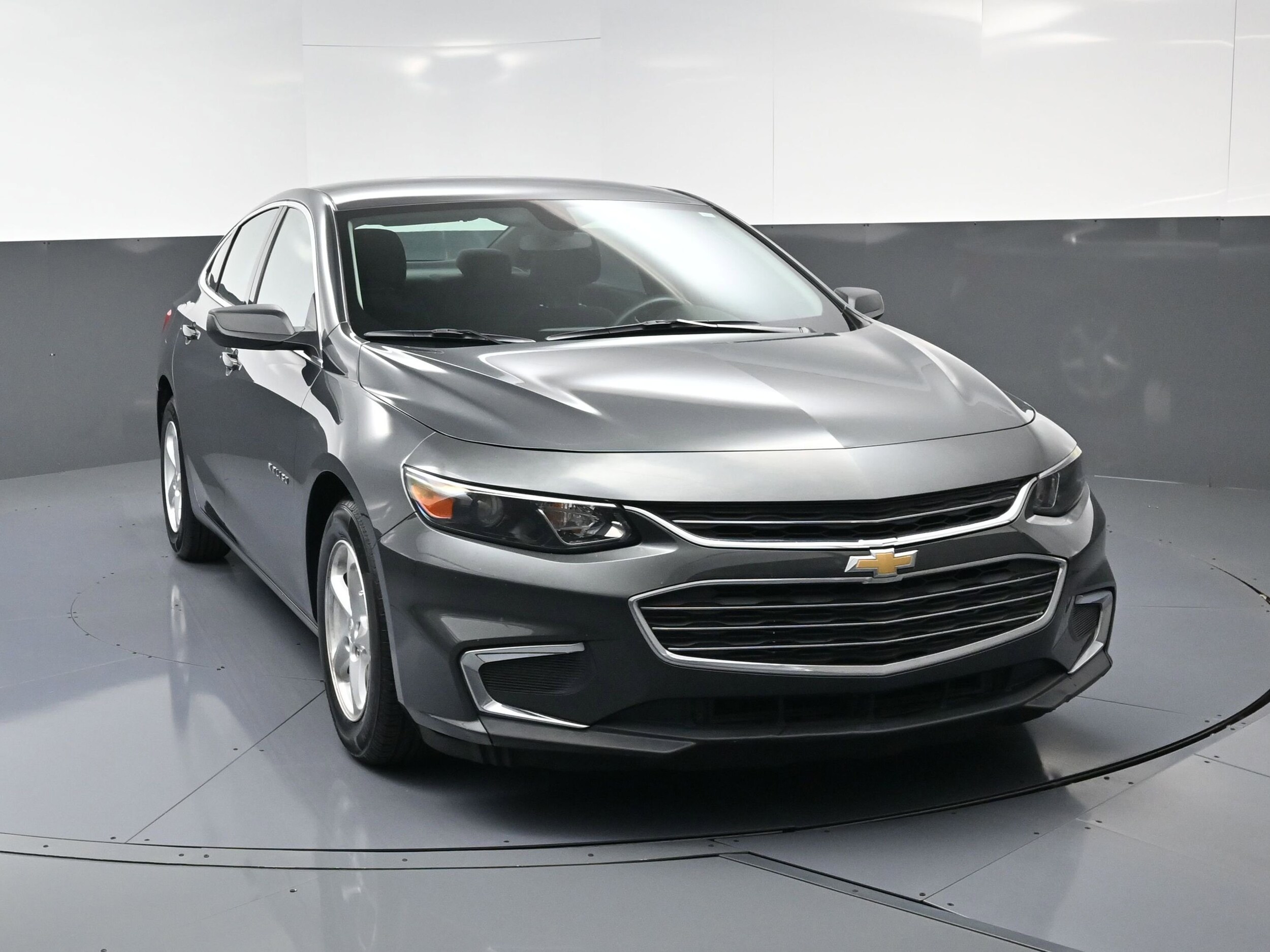 2017 Chevrolet Malibu LS photo 3