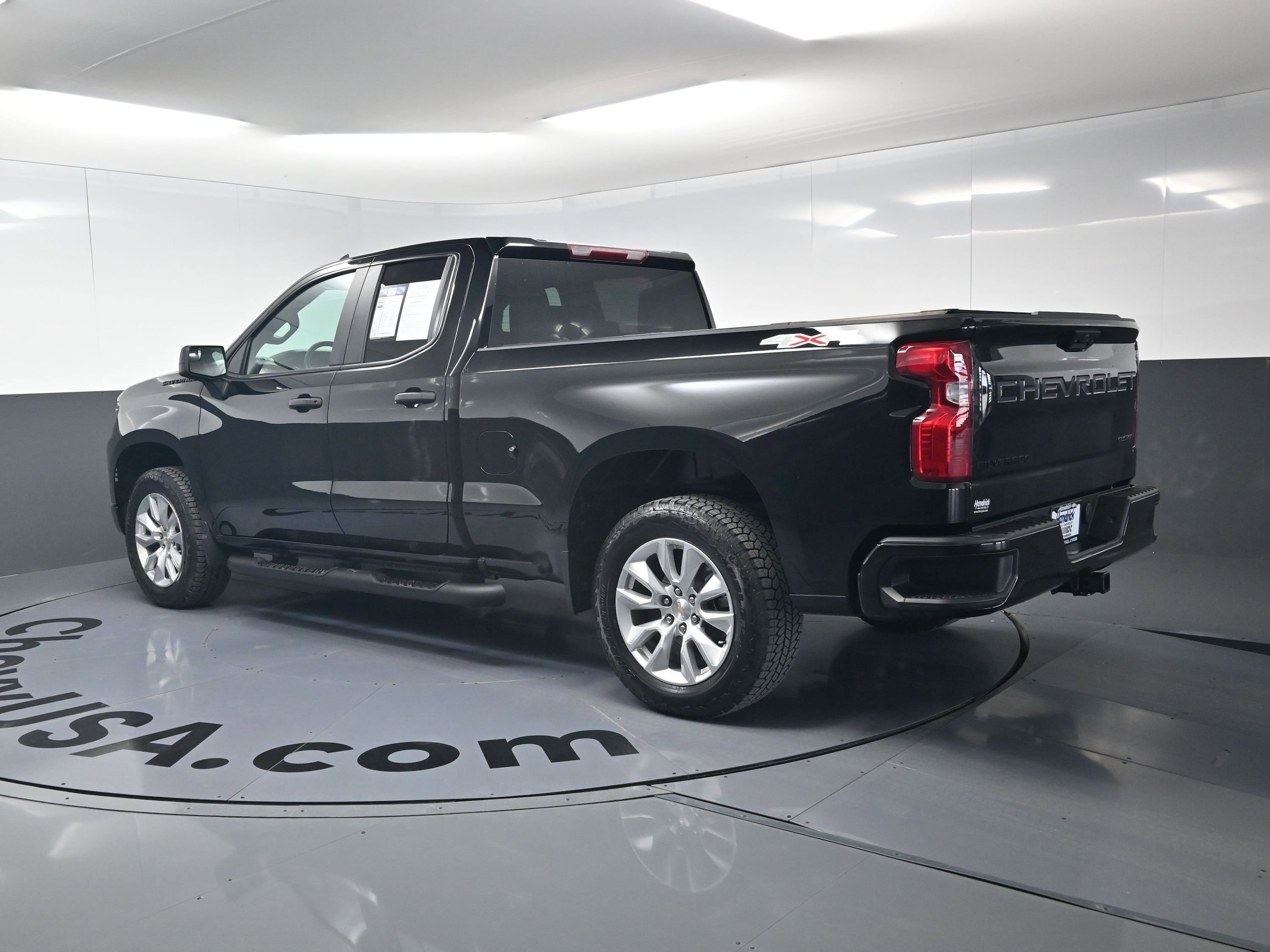 2025 Chevrolet Silverado 1500 Custom photo 5