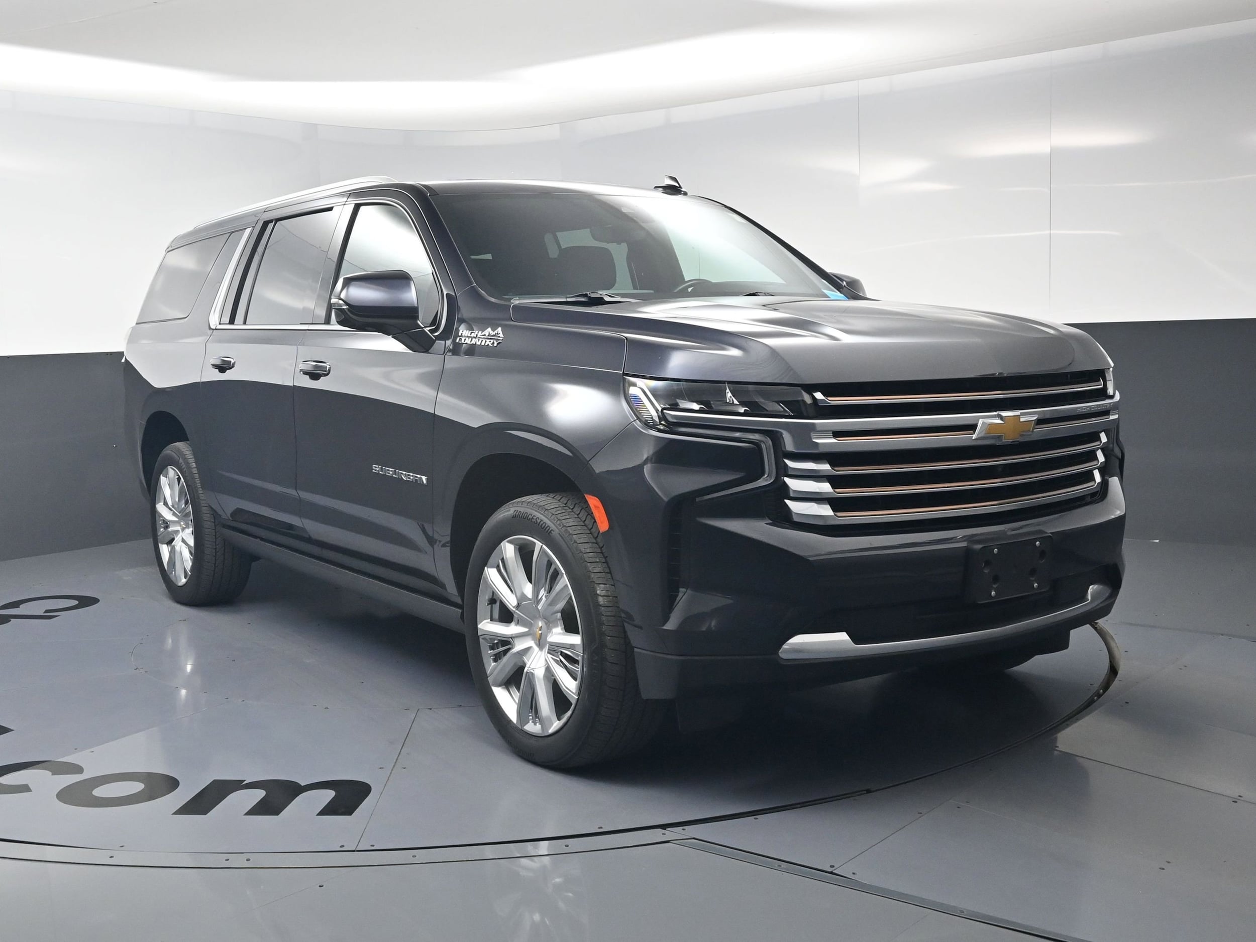 2023 Chevrolet Suburban High Country photo 2