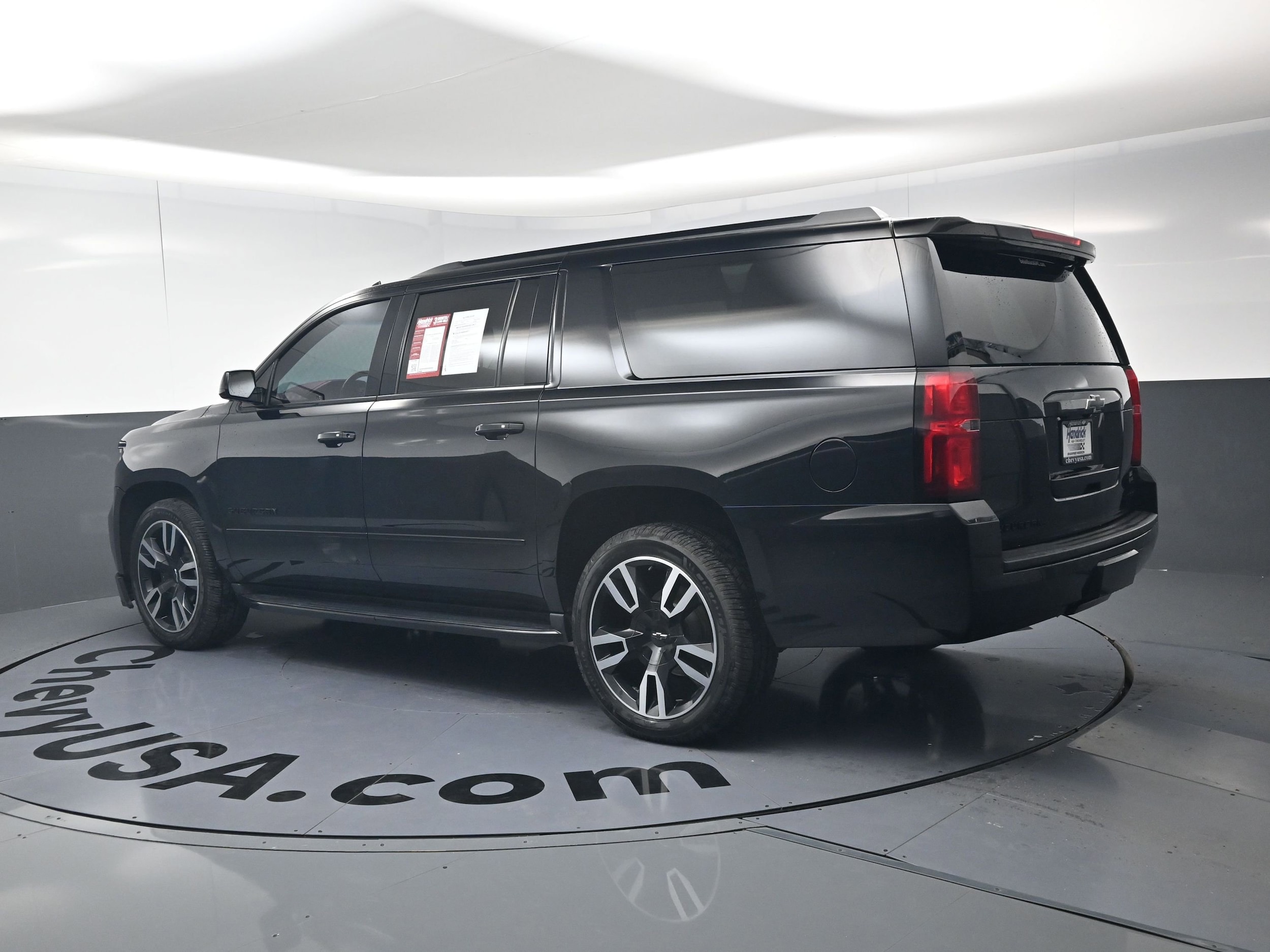2019 Chevrolet Suburban Premier photo 6