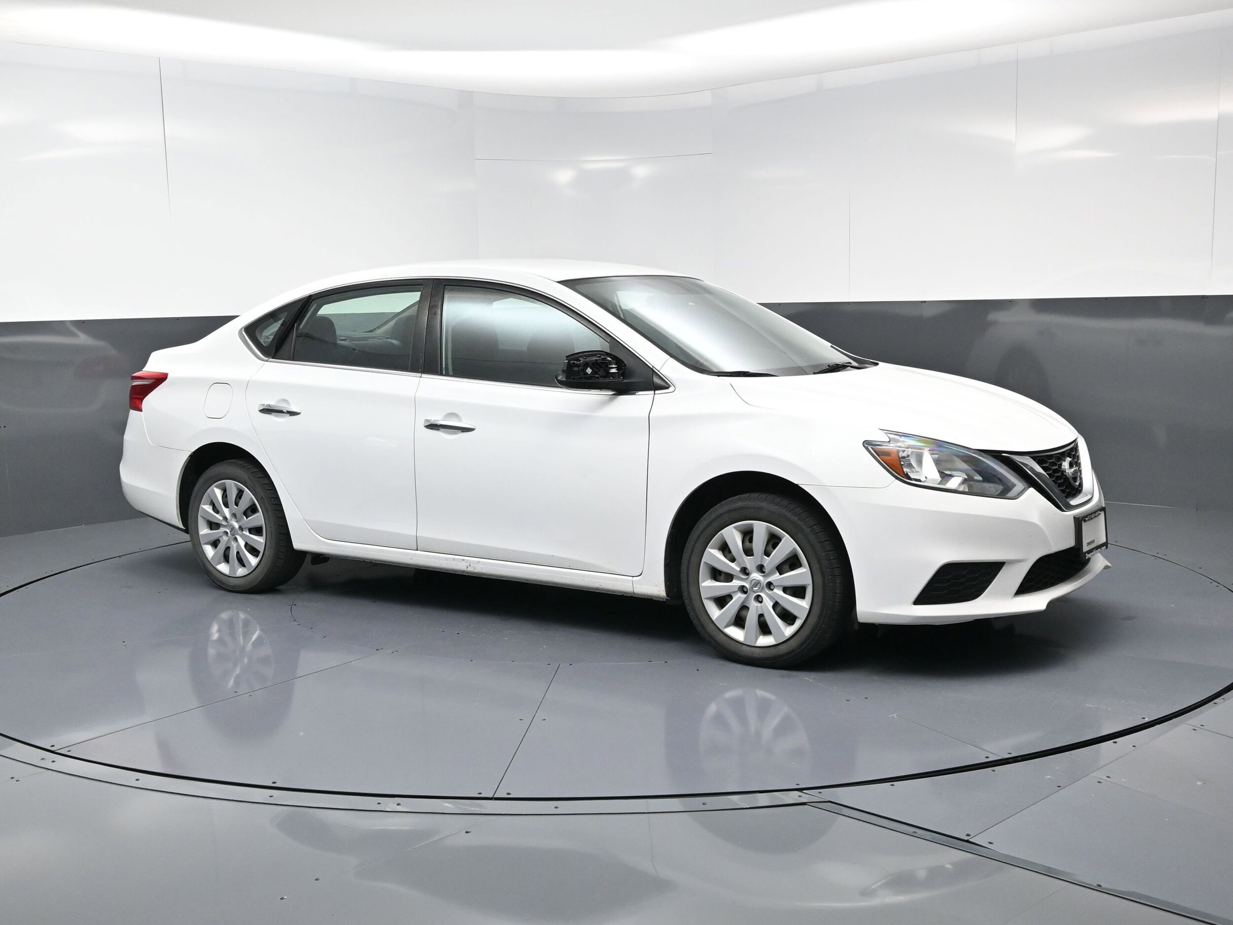 2017 Nissan Sentra S photo 2