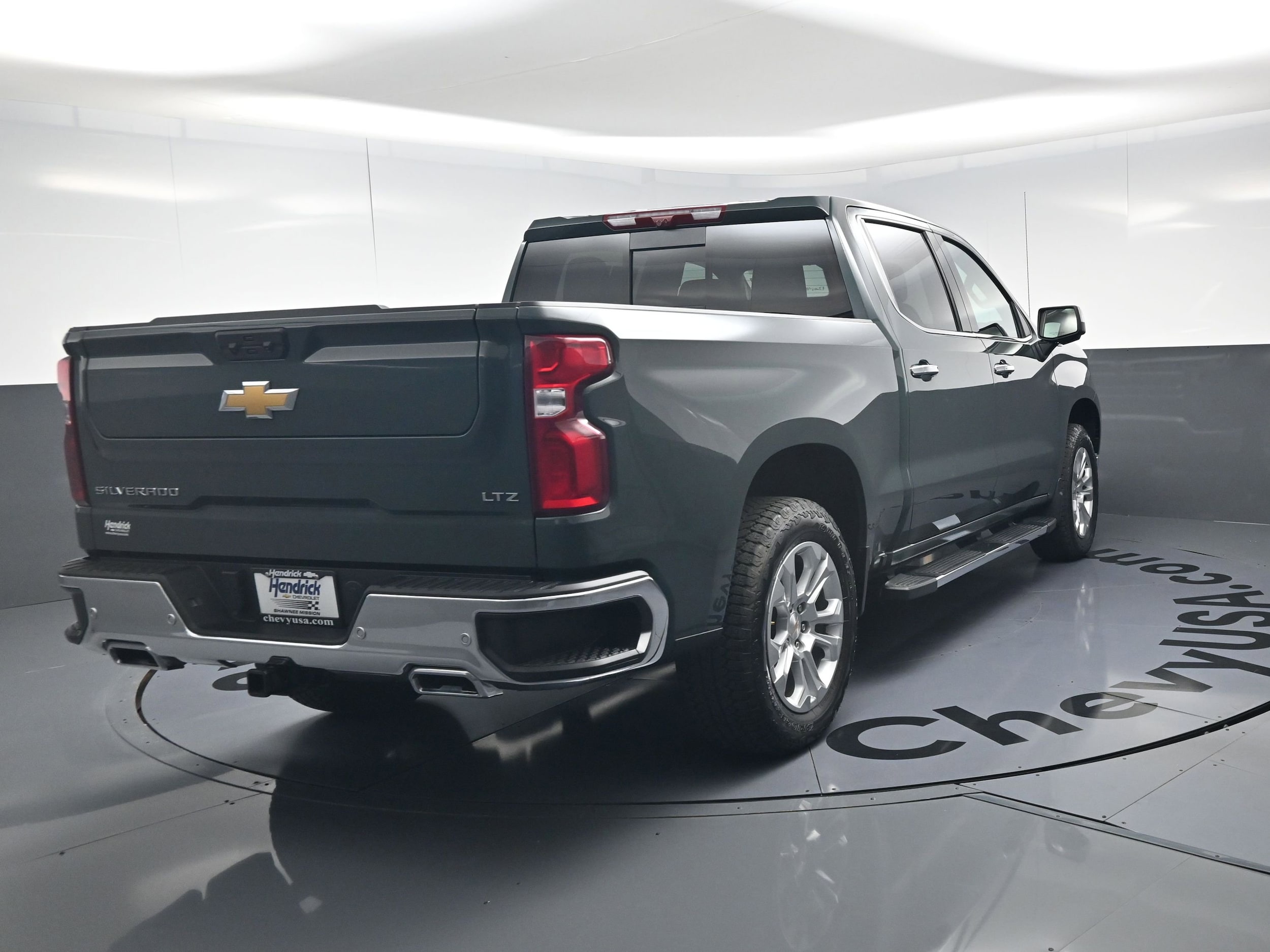 2025 Chevrolet Silverado 1500 LTZ photo 3