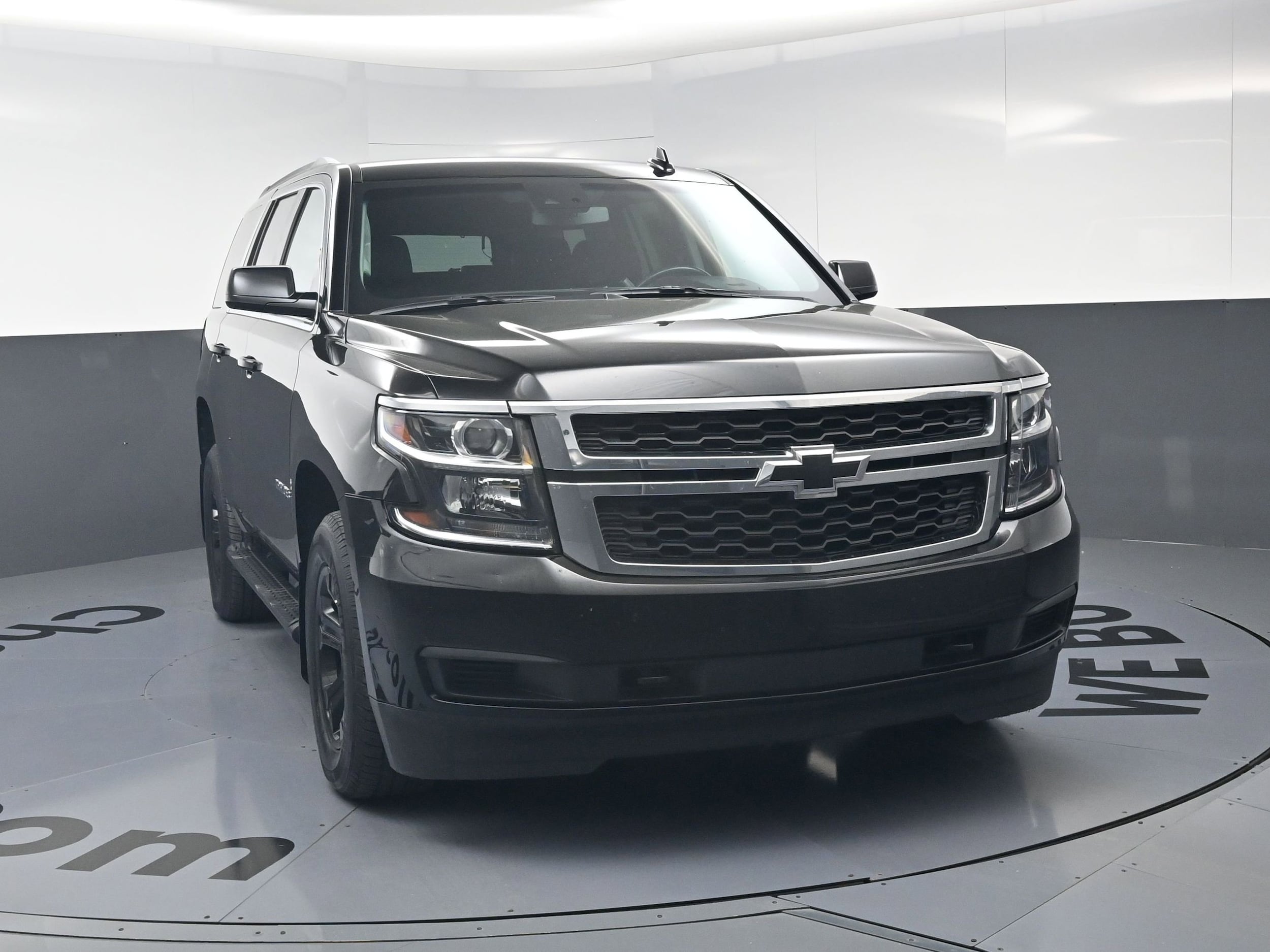 2019 Chevrolet Tahoe LS photo 2