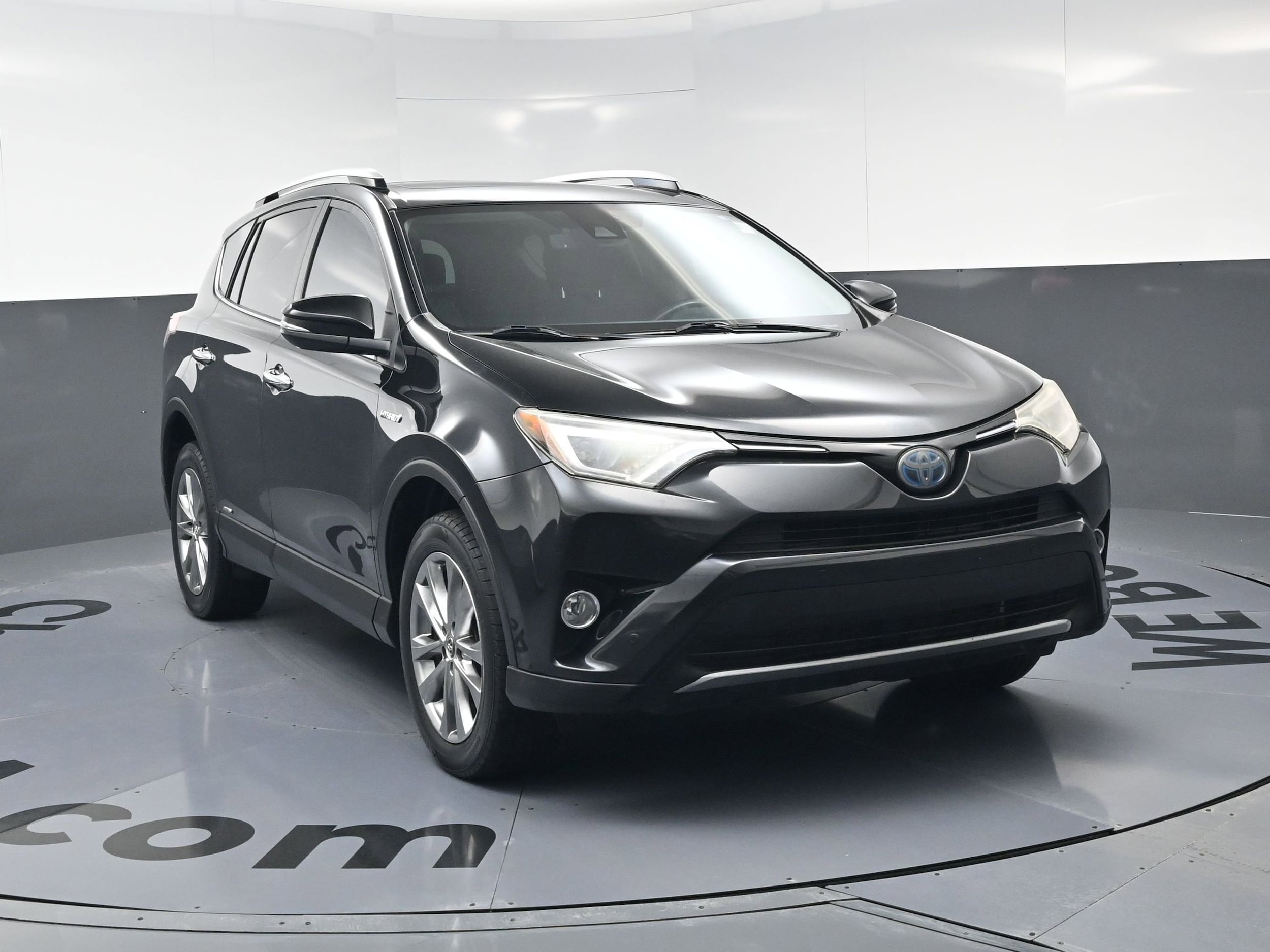 2016 Toyota RAV4 Hybrid Limited photo 2