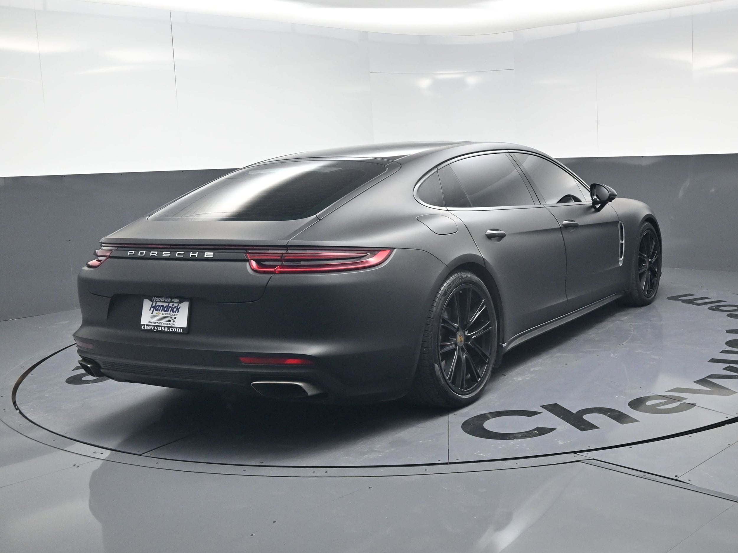 2018 Porsche Panamera 4 Executive photo 3