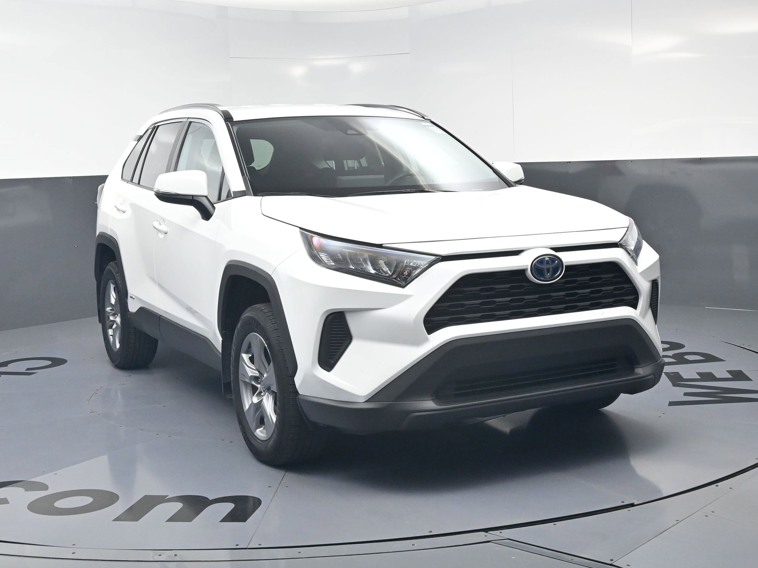 2022 Toyota RAV4 Hybrid LE photo 2