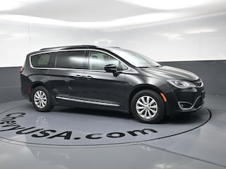2017 Chrysler Pacifica Touring-L Minivan