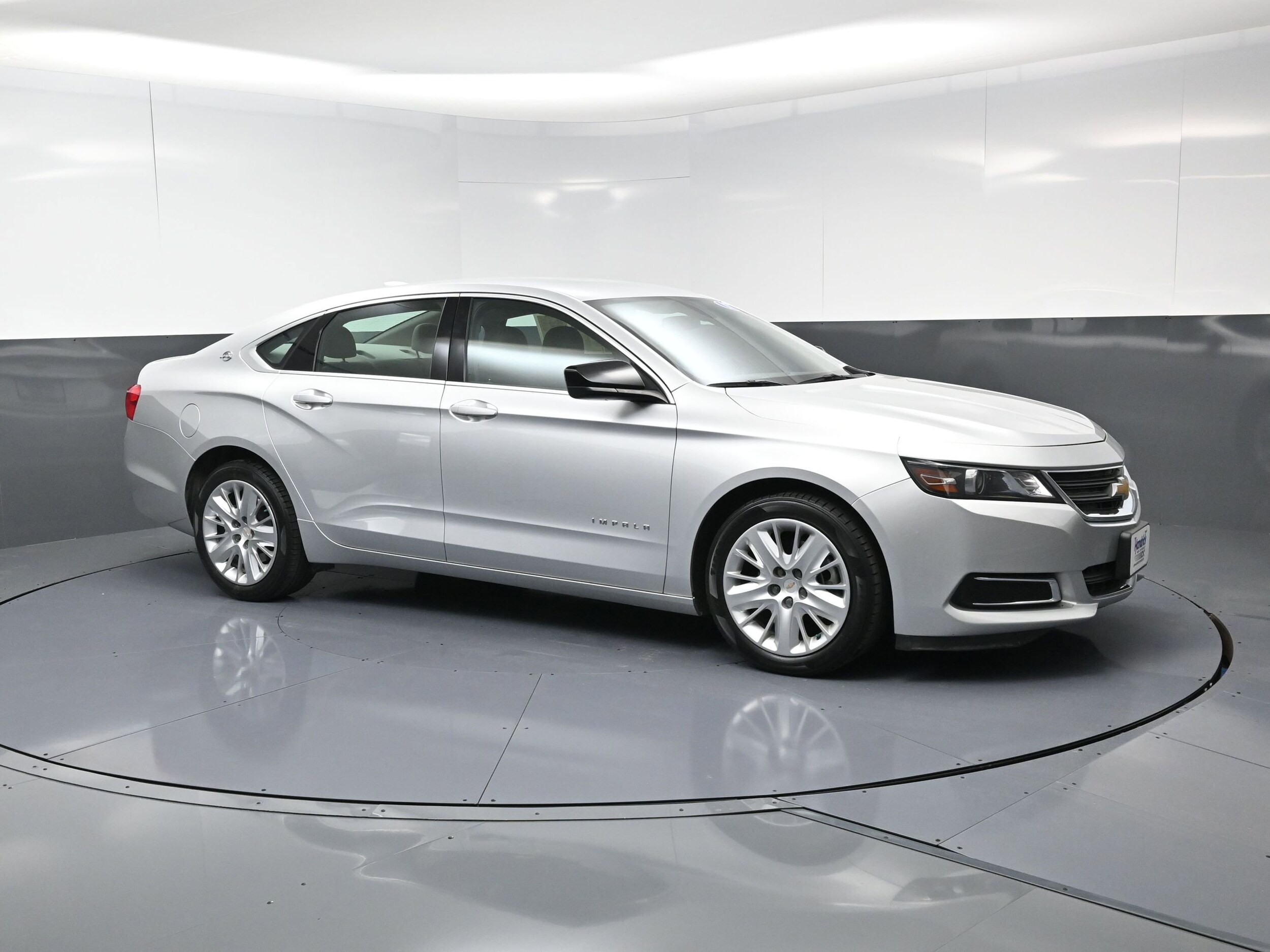 2017 Chevrolet Impala LS photo 2