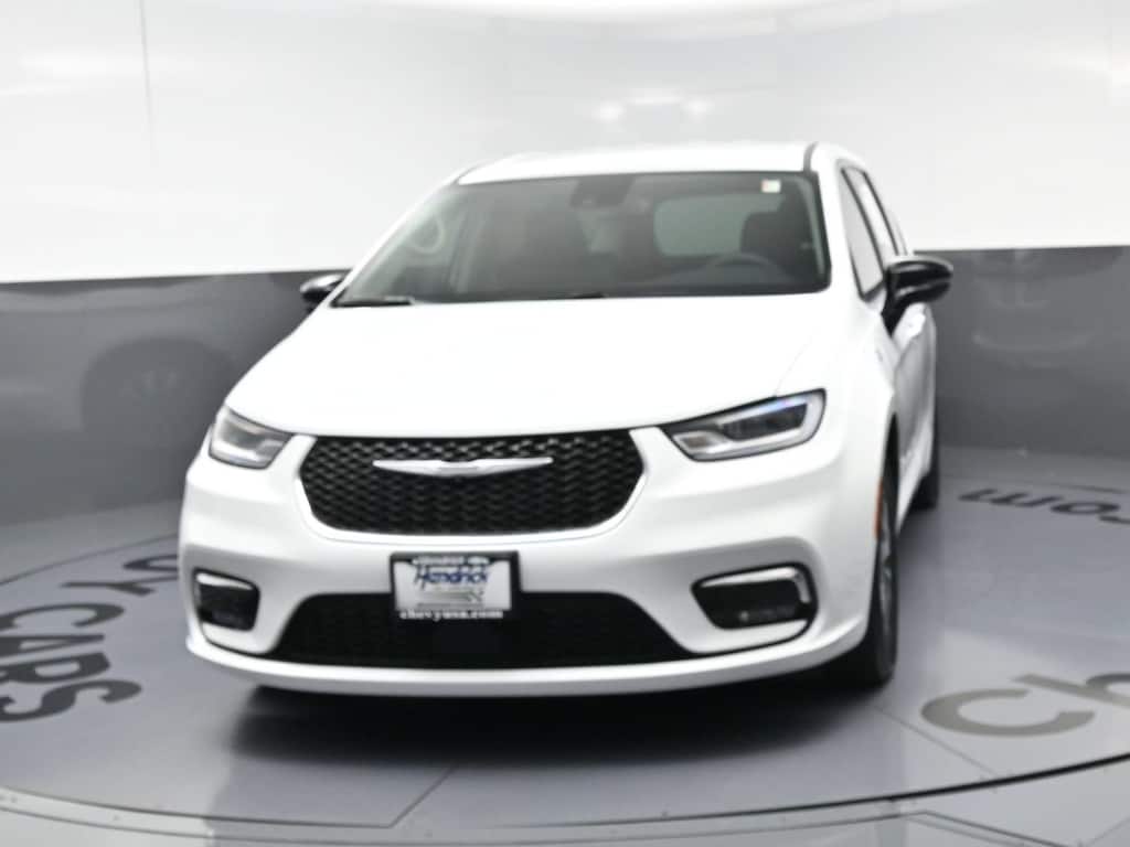 Used 2024 Chrysler Pacifica Hybrid Select Minivan