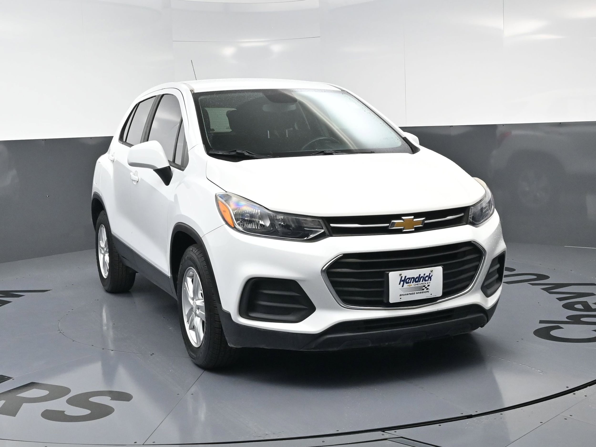 2020 Chevrolet Trax LS photo 2