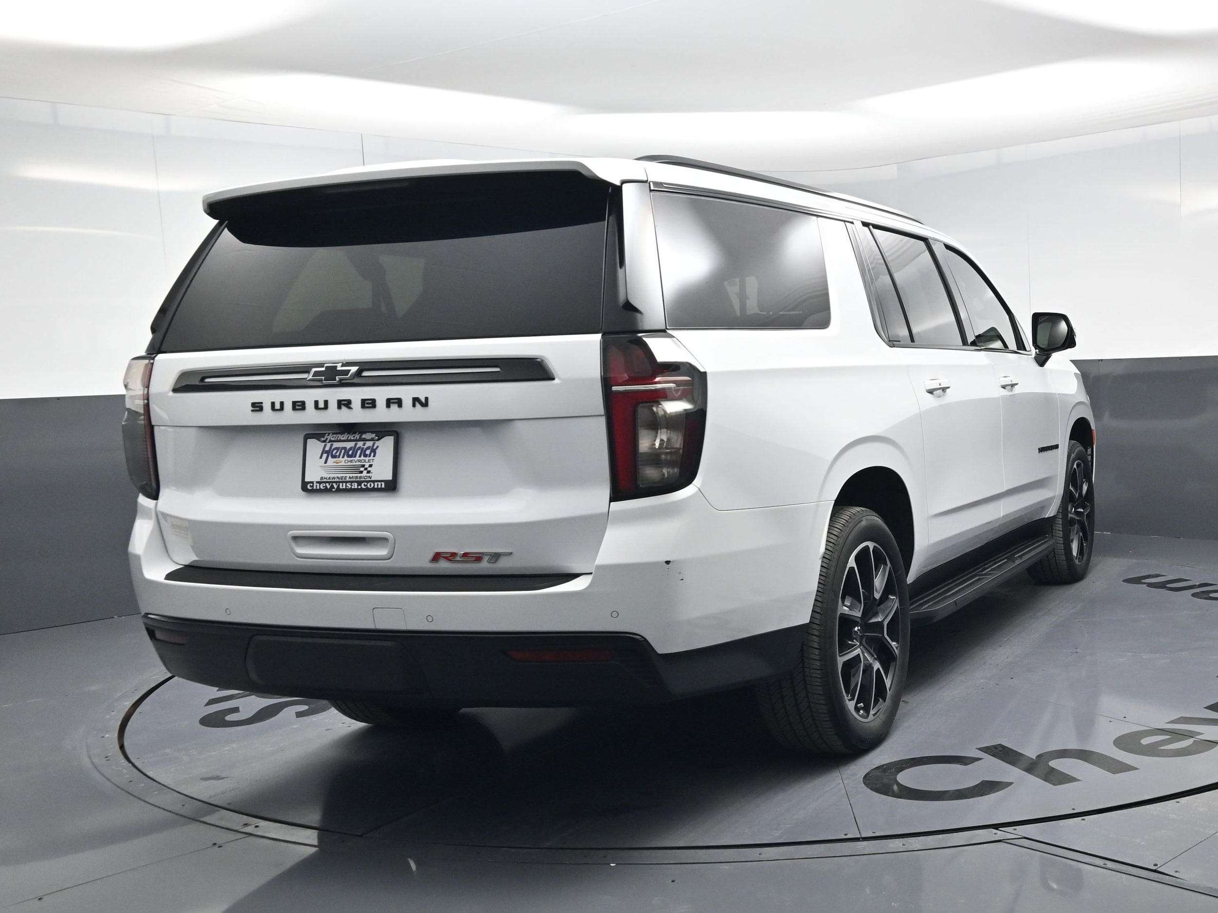 2023 Chevrolet Suburban RST photo 3