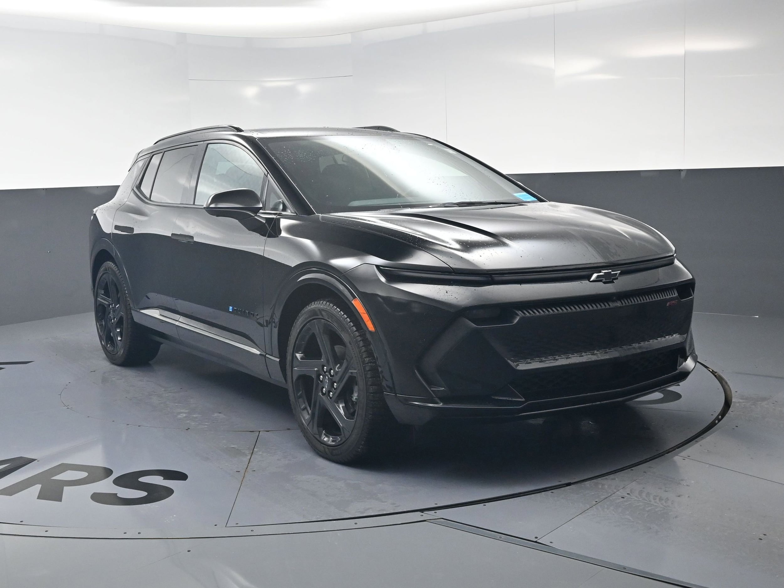 2024 Chevrolet Equinox EV RS photo 2