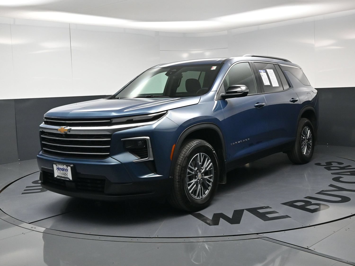 Used 2025 Chevrolet Traverse FWD LT SUV