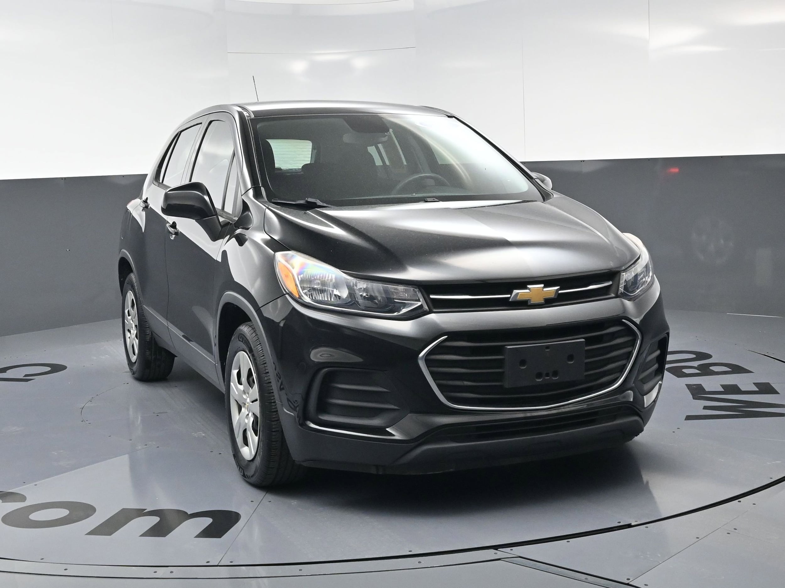 2018 Chevrolet Trax LS photo 2