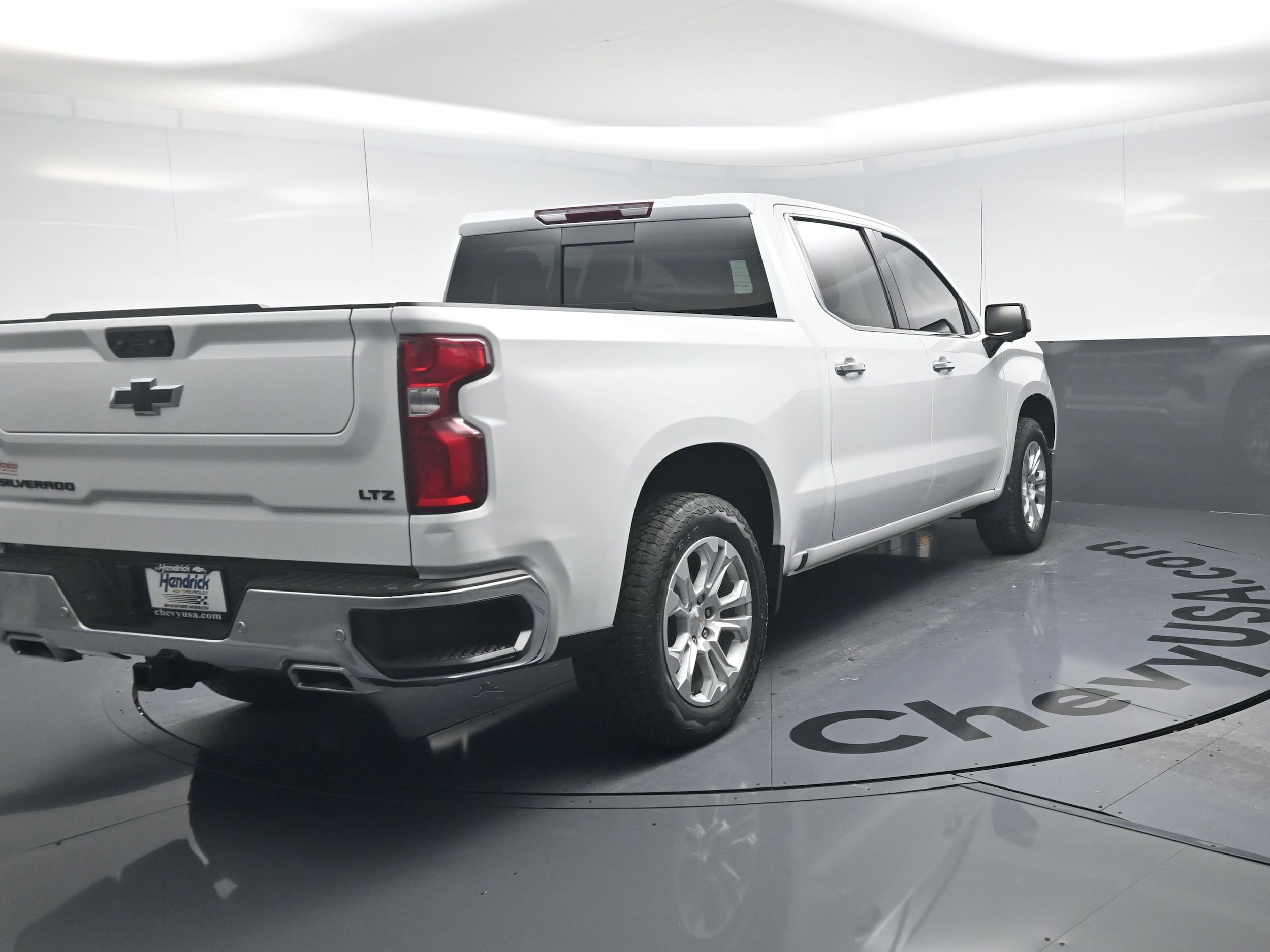 2023 Chevrolet Silverado 1500 LTZ photo 3