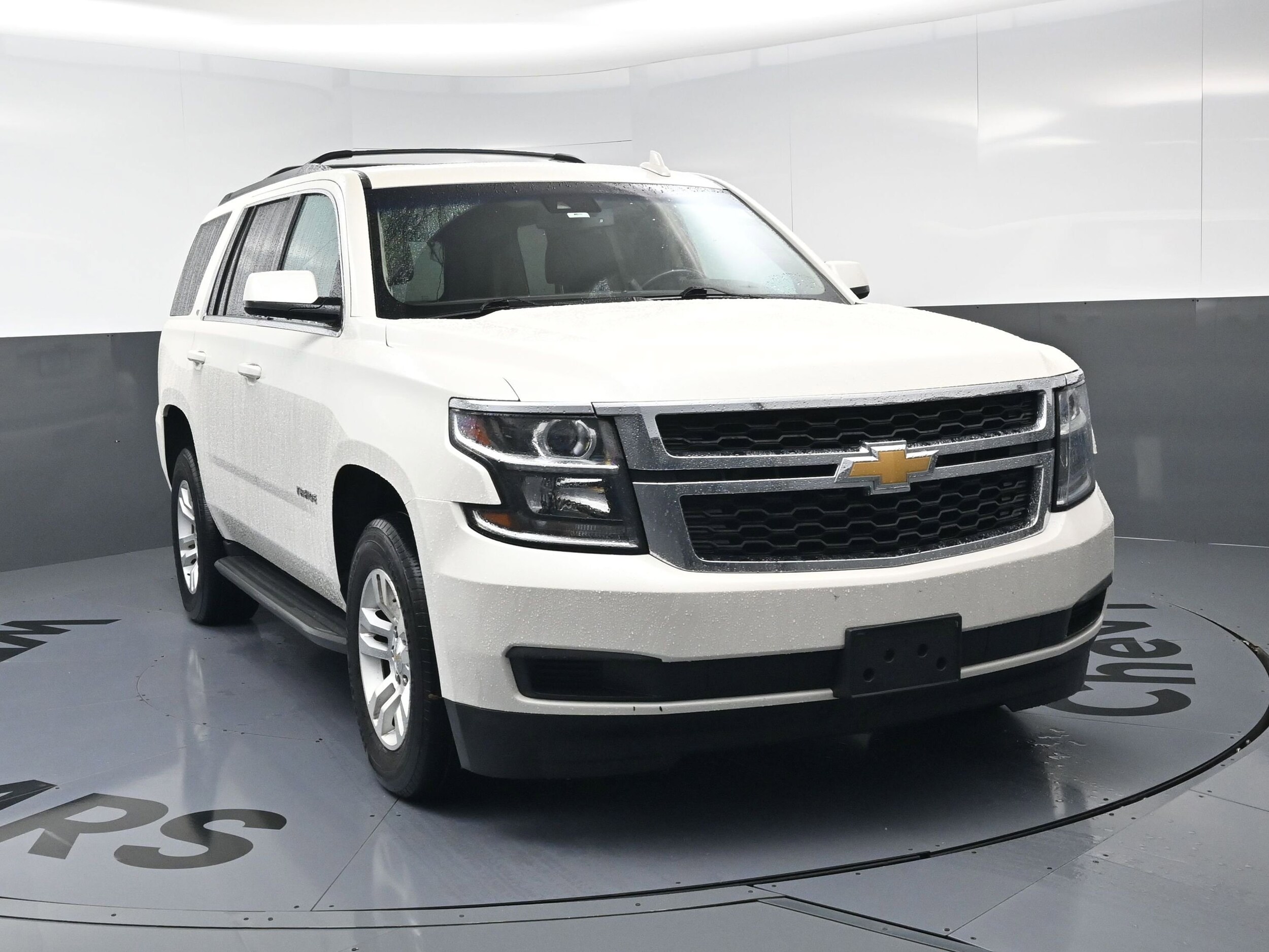 2015 Chevrolet Tahoe LT photo 2