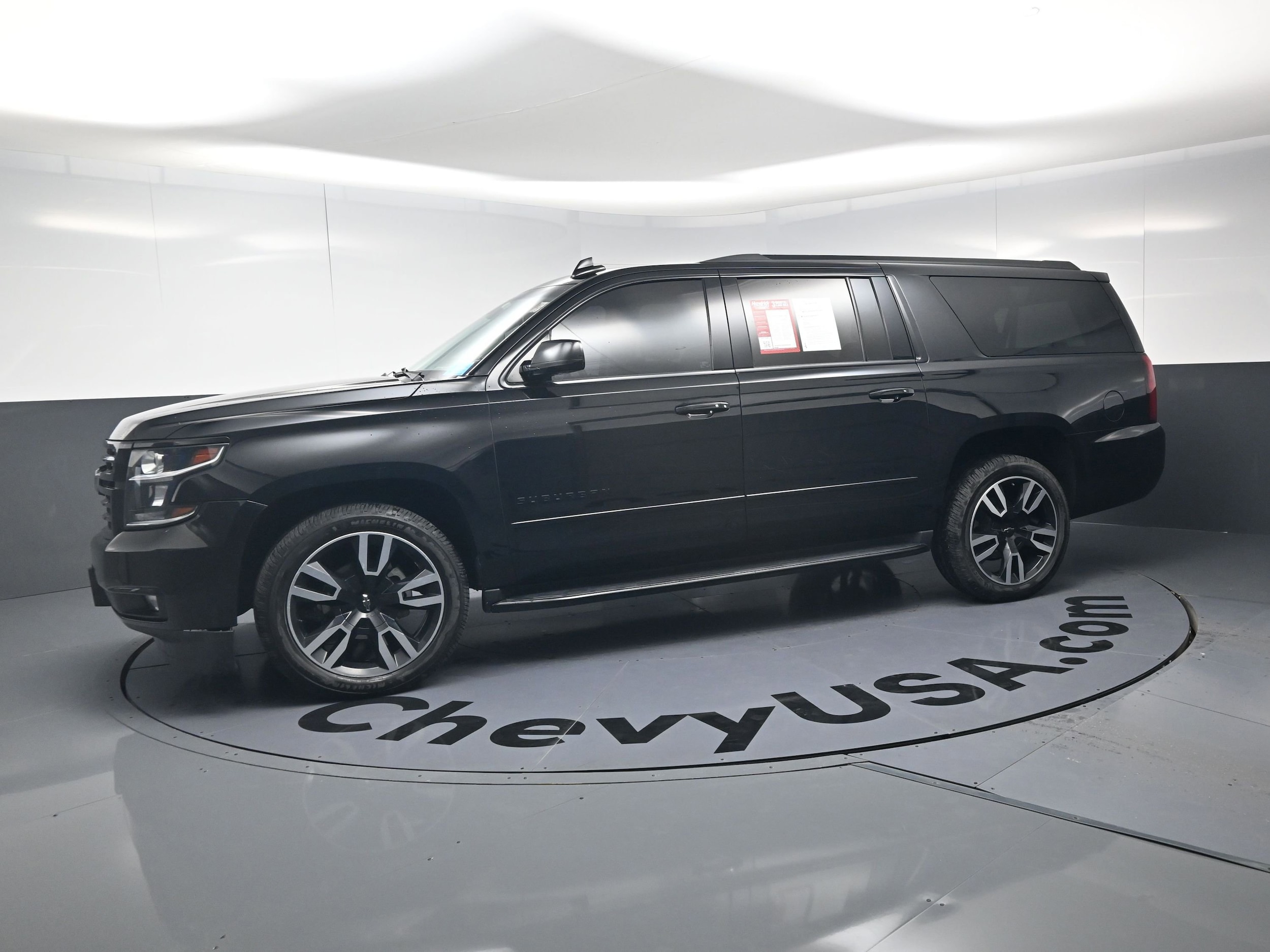 2019 Chevrolet Suburban Premier photo 5