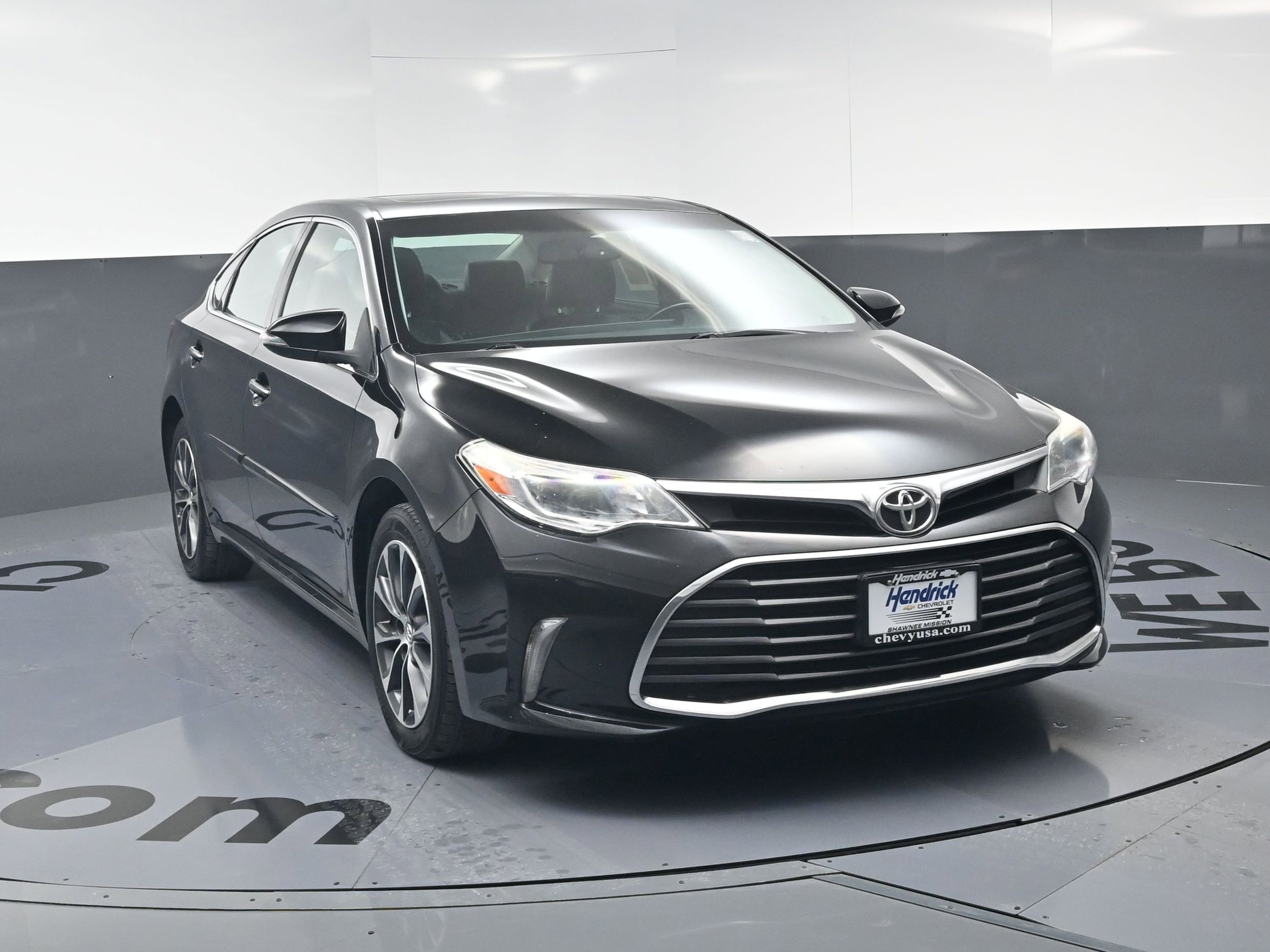 2016 Toyota Avalon XLE Premium photo 2