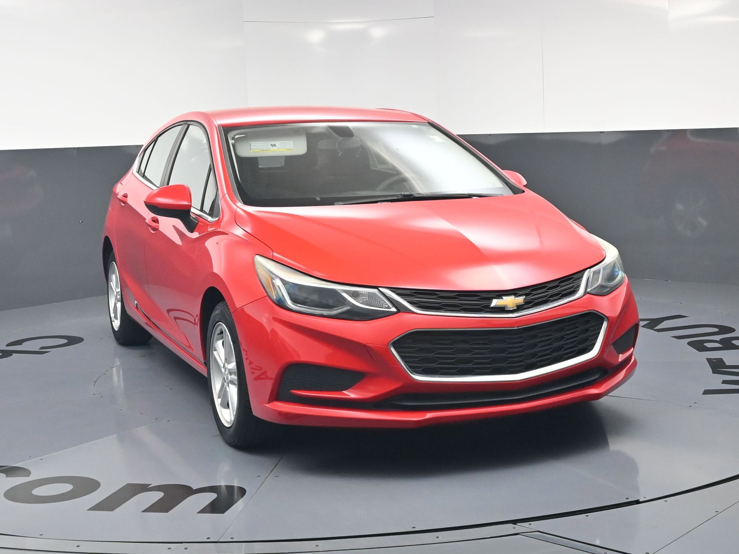 2018 Chevrolet Cruze LT photo 2
