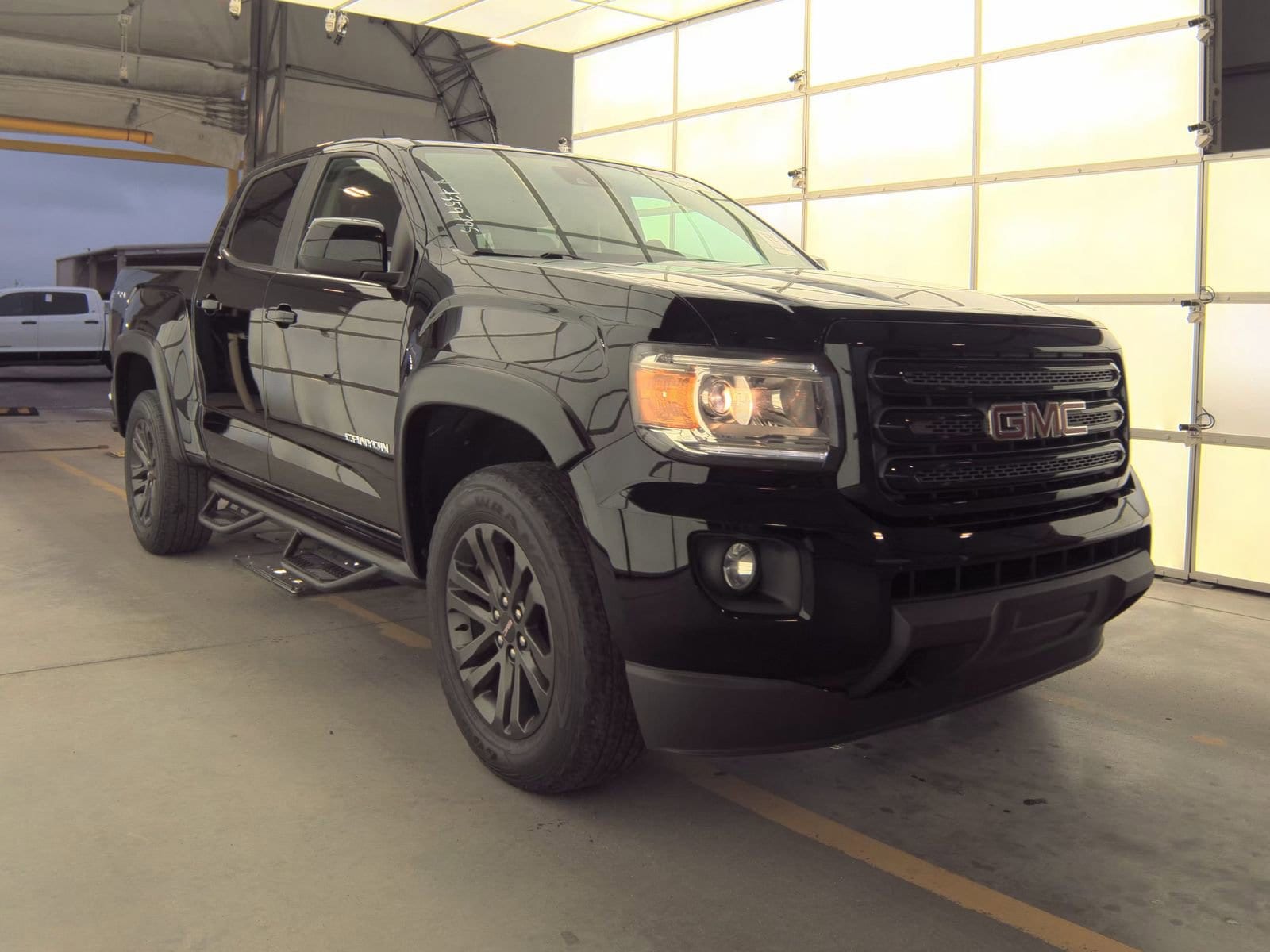 2019 GMC Canyon 4WD SLE photo 4